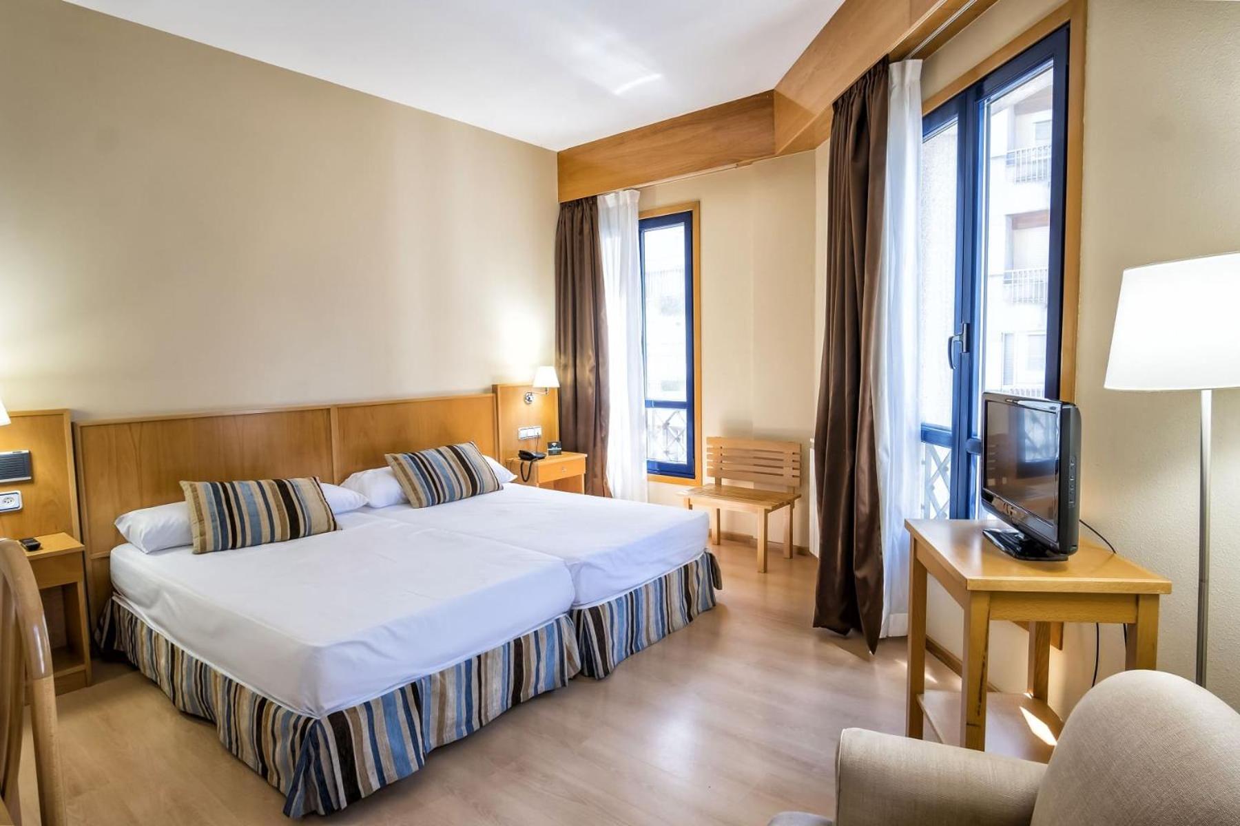 Double or Twin Room - Photo 3