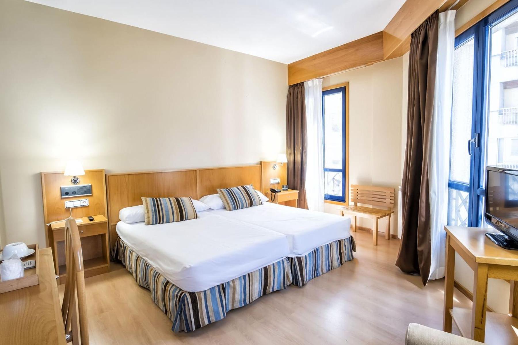 Double or Twin Room - Photo 8