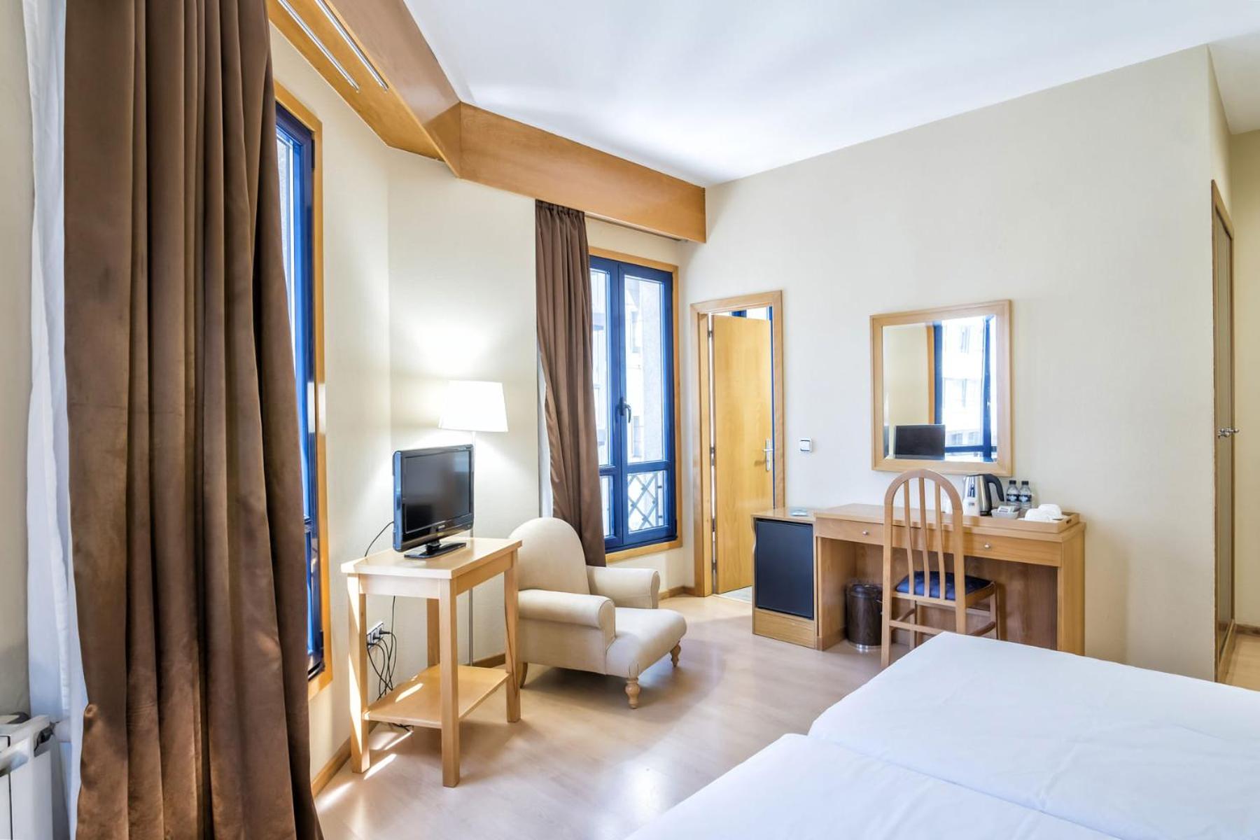 Double or Twin Room - Photo 4