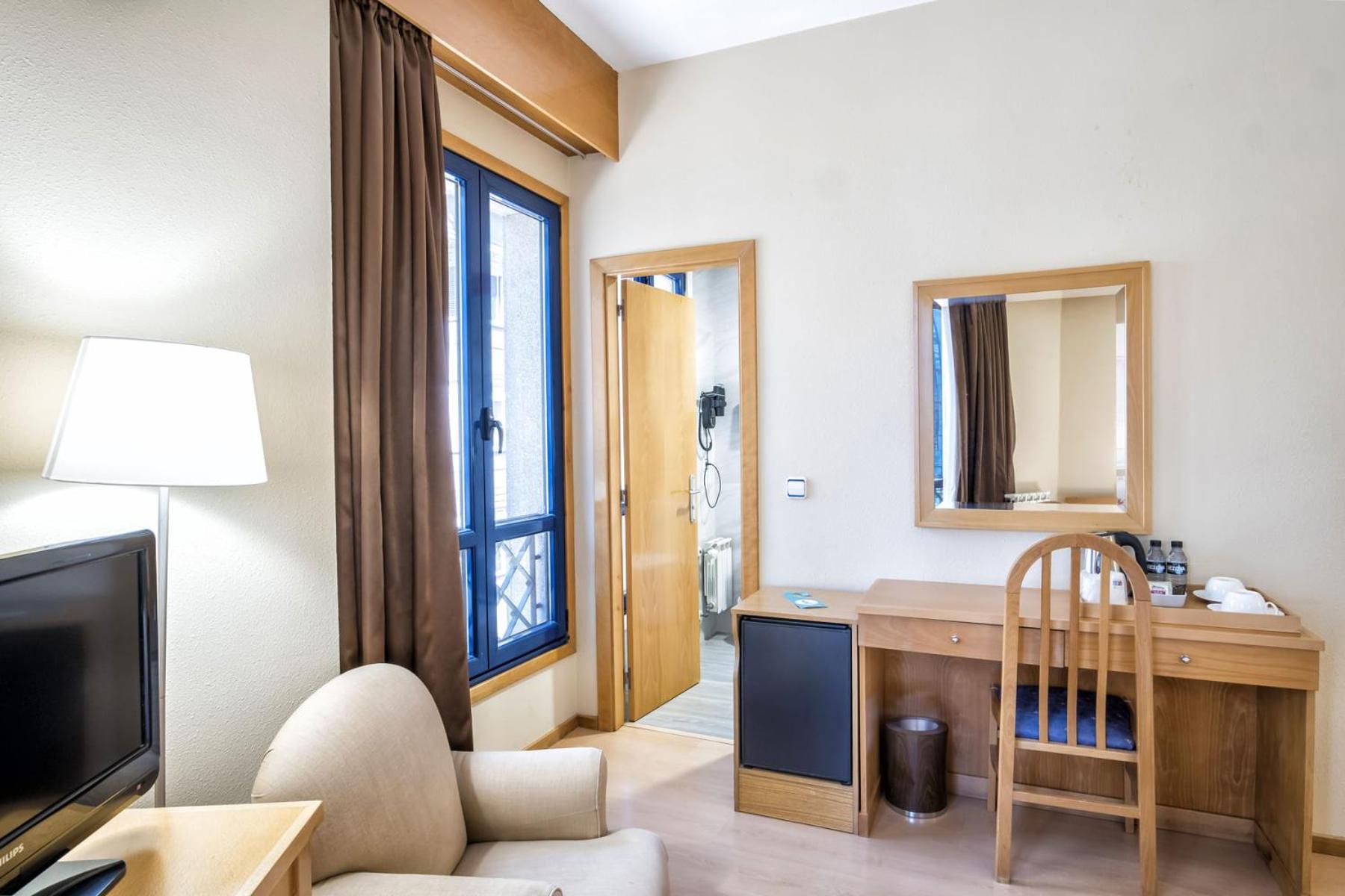 Double or Twin Room - Photo 6