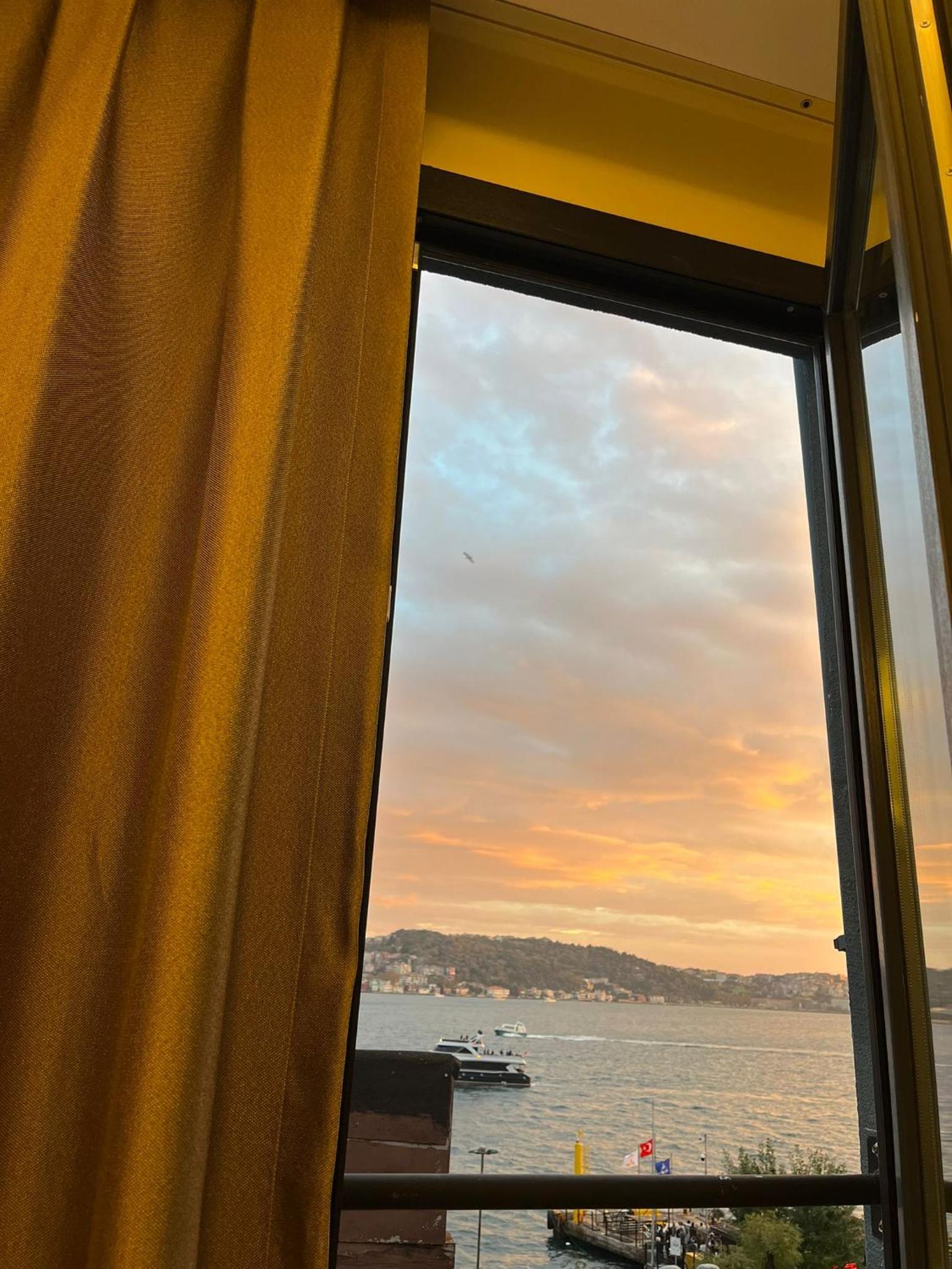 Deluxe Double Room with Side Sea View photo 3
