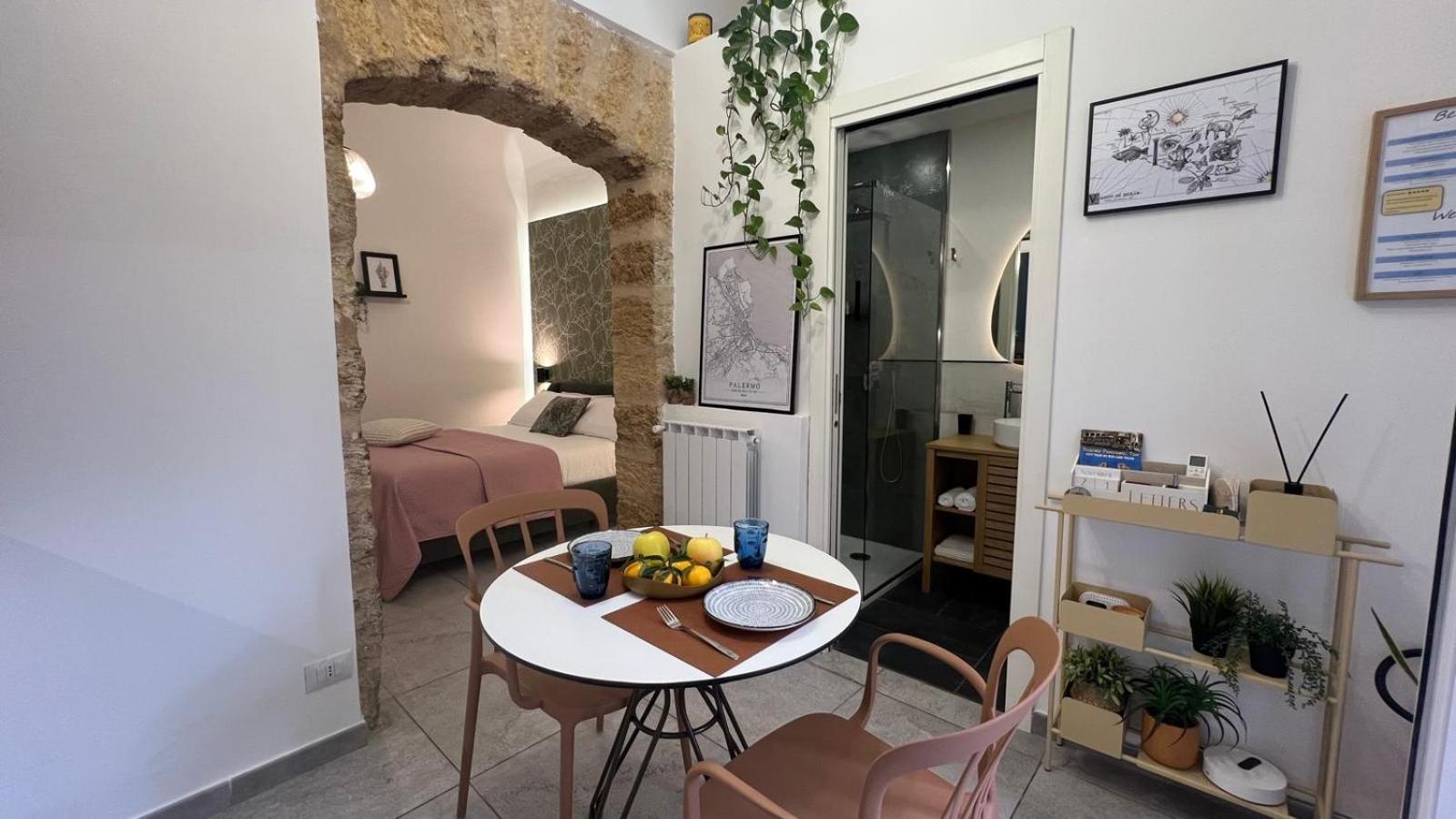 Deluxe One-Bedroom Apartment