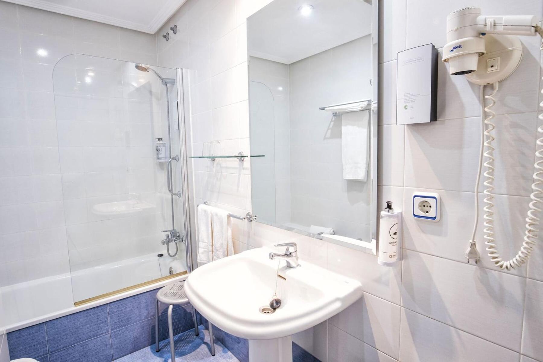 One-Bedroom Apartment (2 - 4 Adults) photo 2