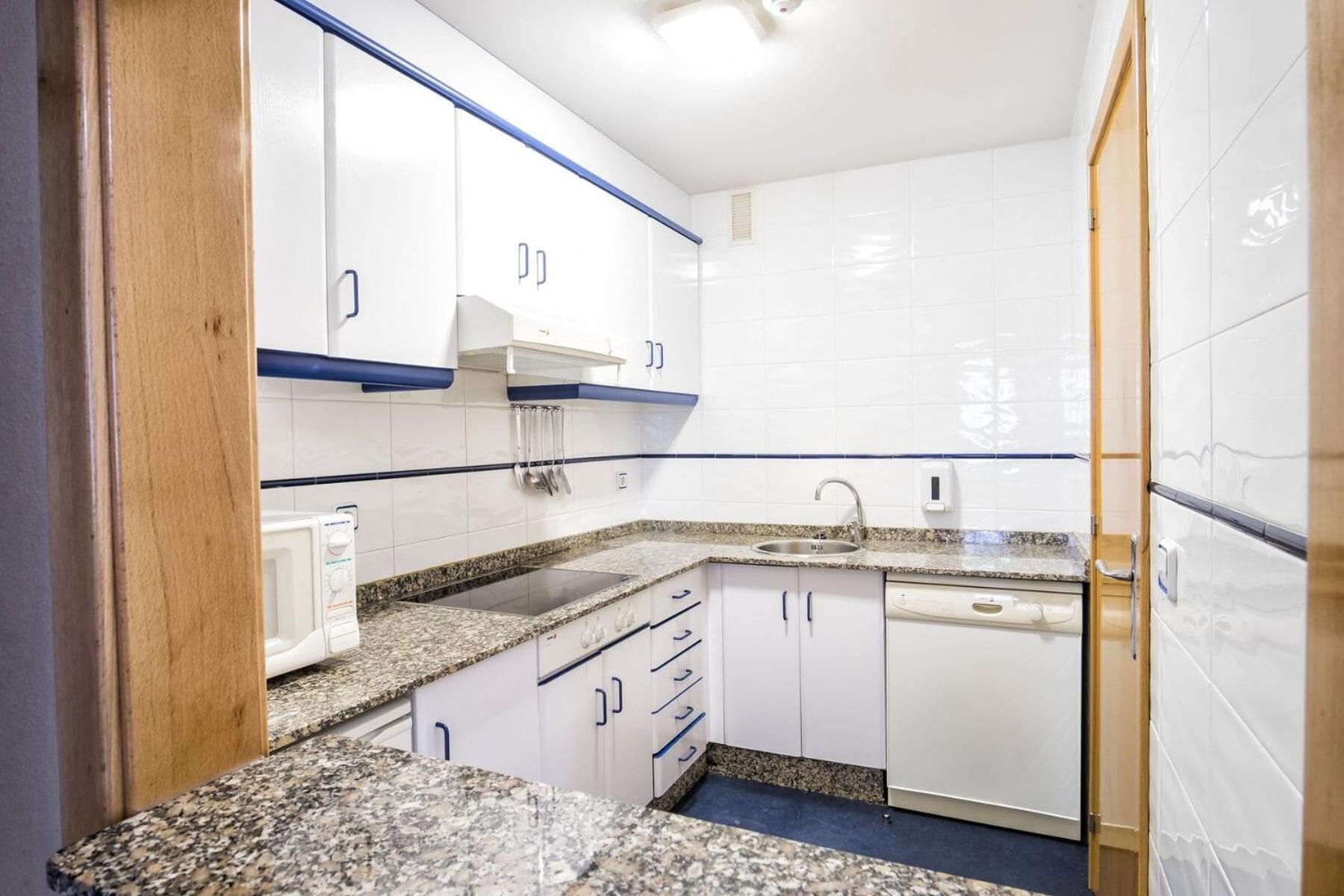 One-Bedroom Apartment (2 - 4 Adults) photo 2