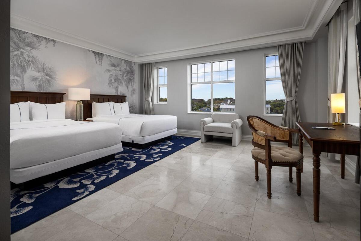 Double or Twin Room with City View - Photo 1