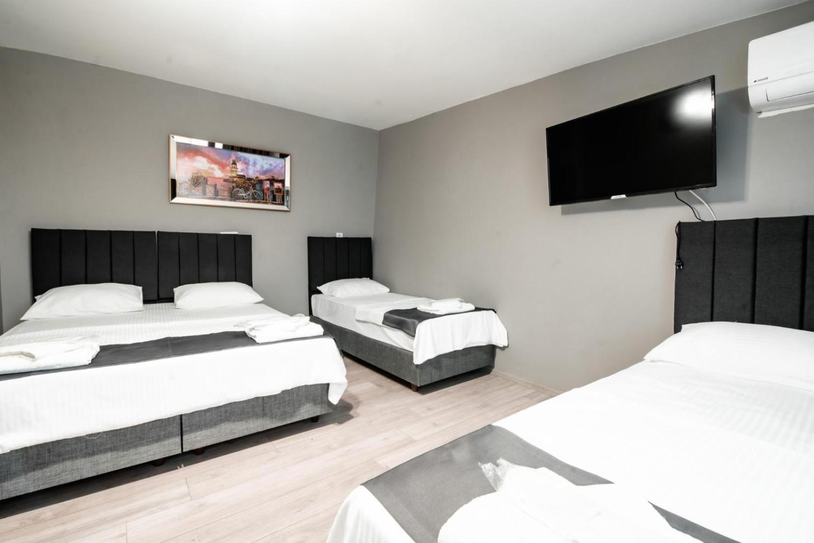 Triple Room with Bathroom photo 1