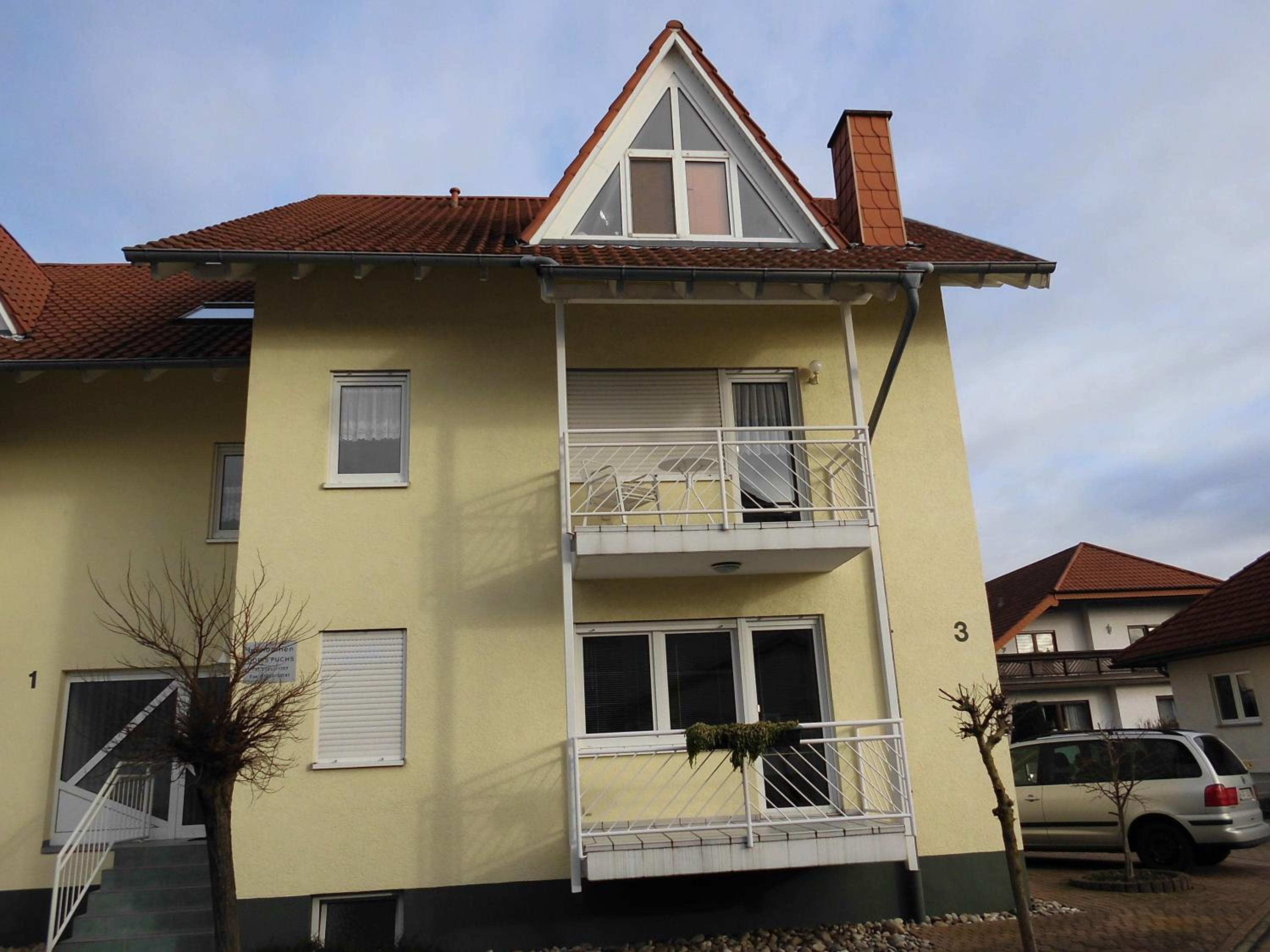 Apartment with Balcony - Photo 5
