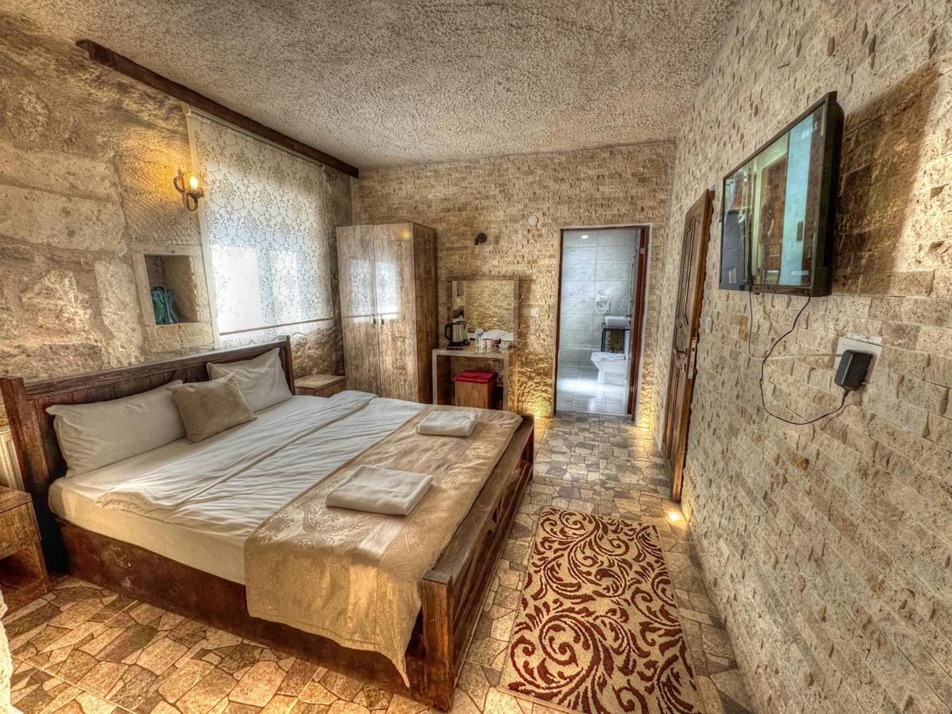 Triple Room with Bath - Photo 1