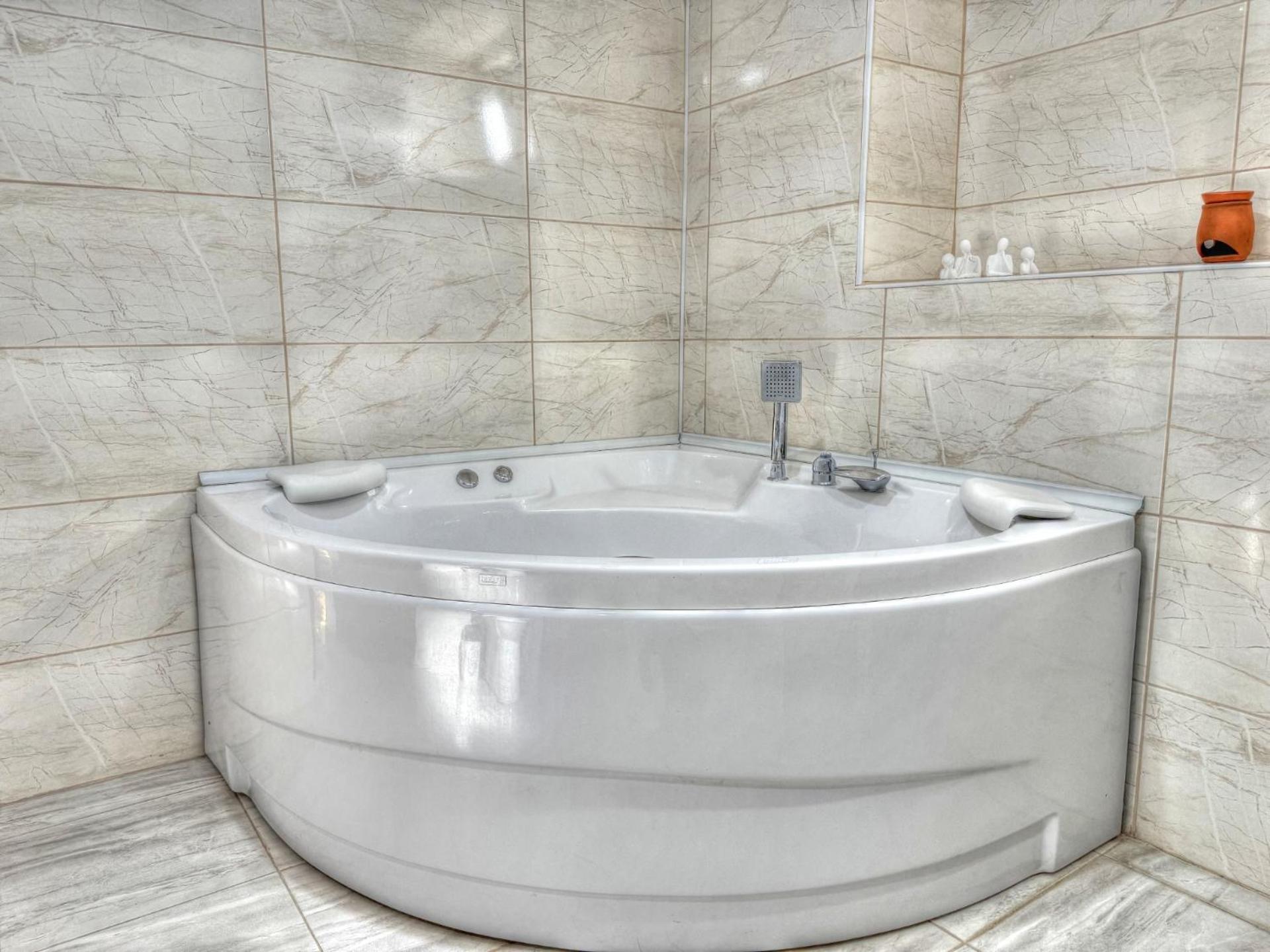 Triple Room with Bath - Photo 3