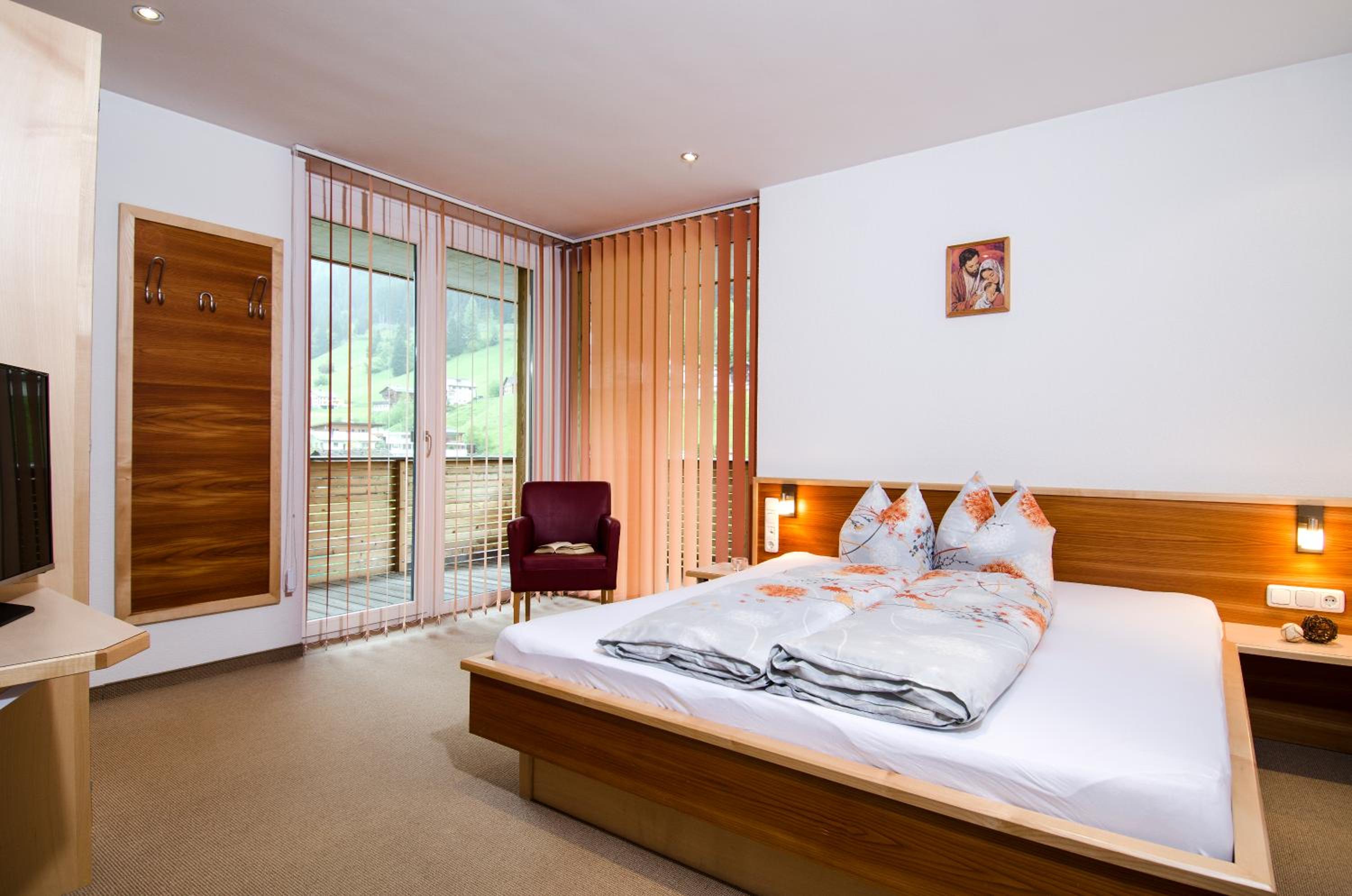 Comfort One-Bedroom Apartment with Balcony