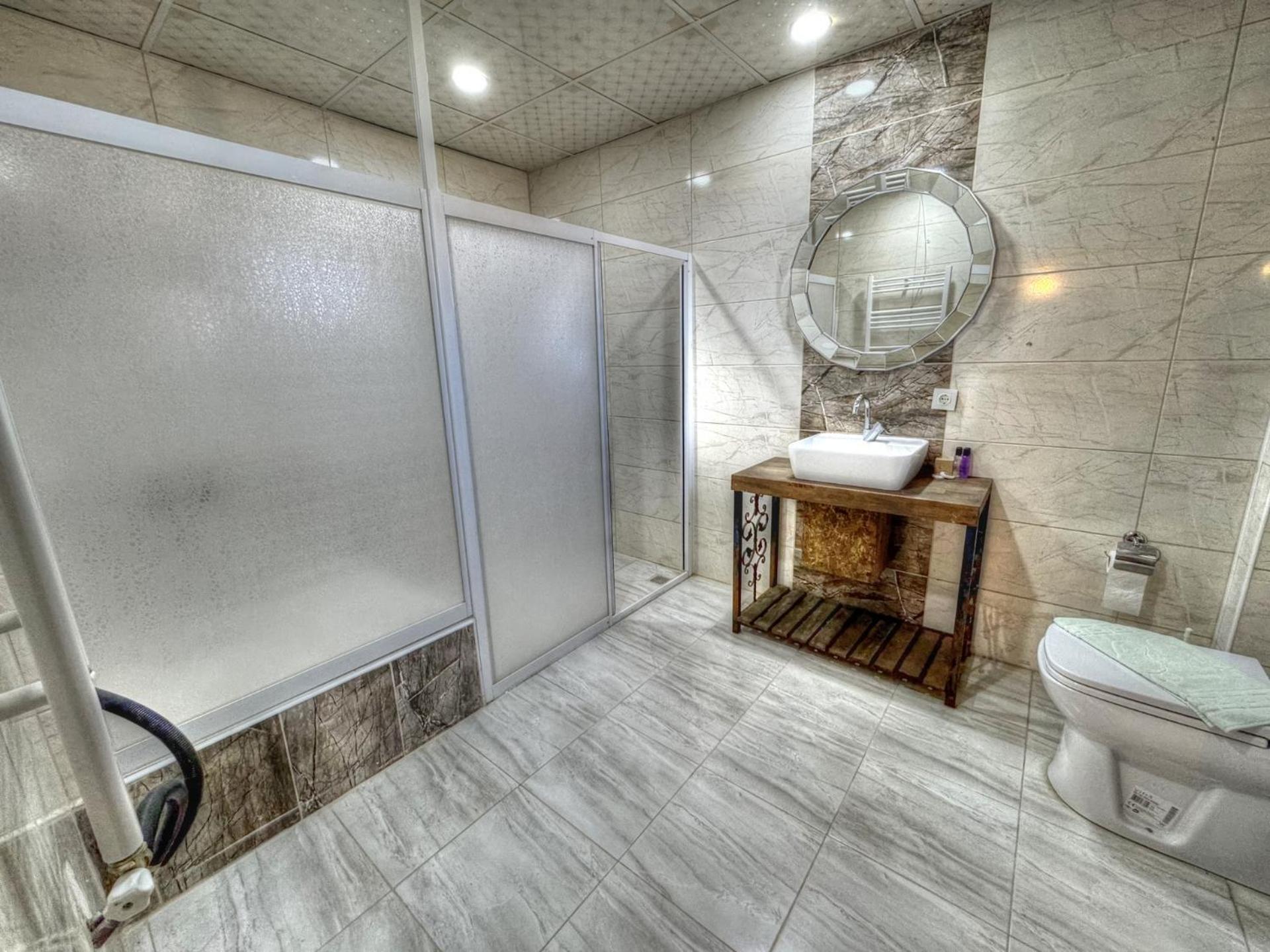 Deluxe Double Room with Shower - Photo 4