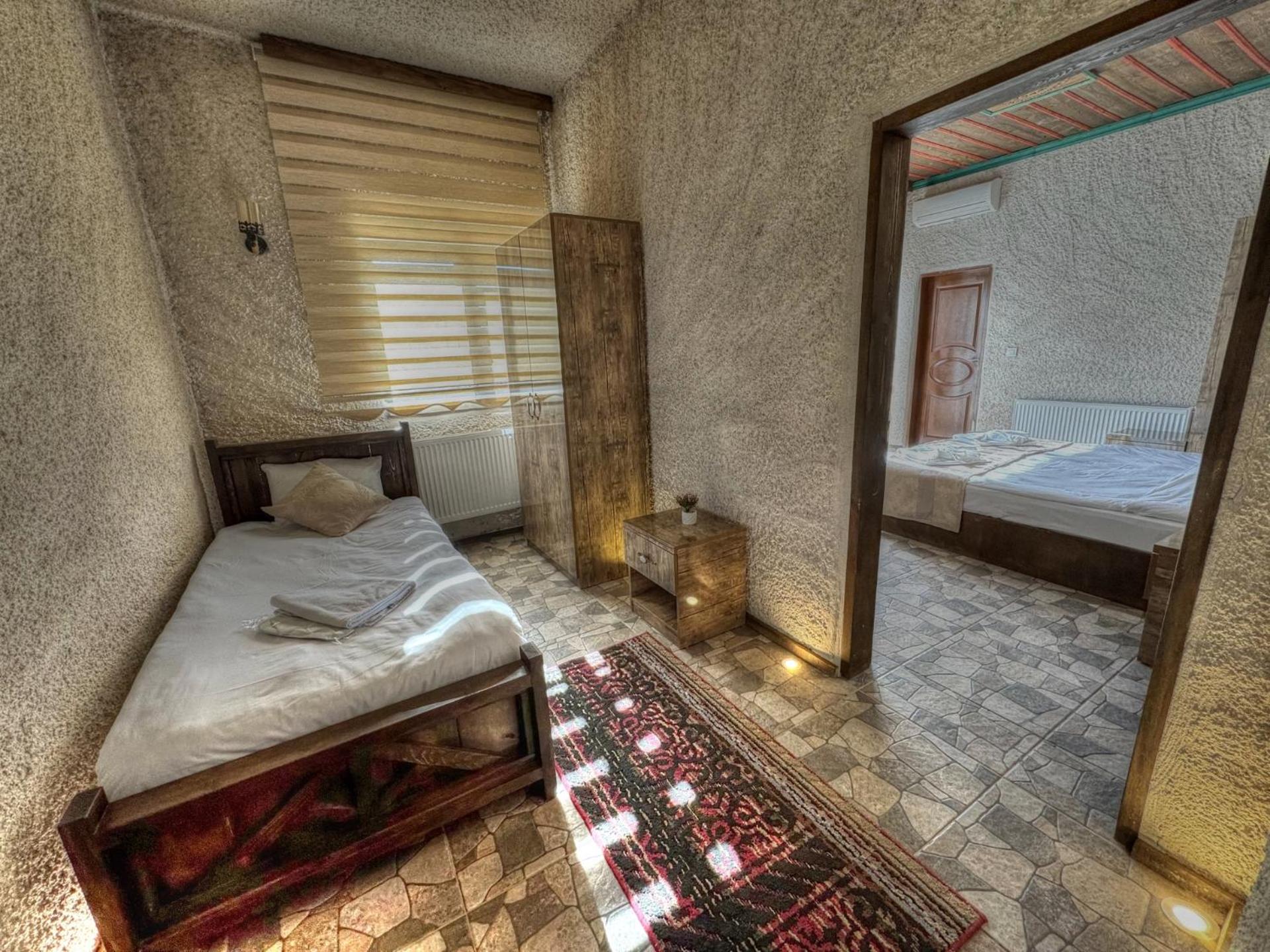Suite with Hot Tub - Photo 4