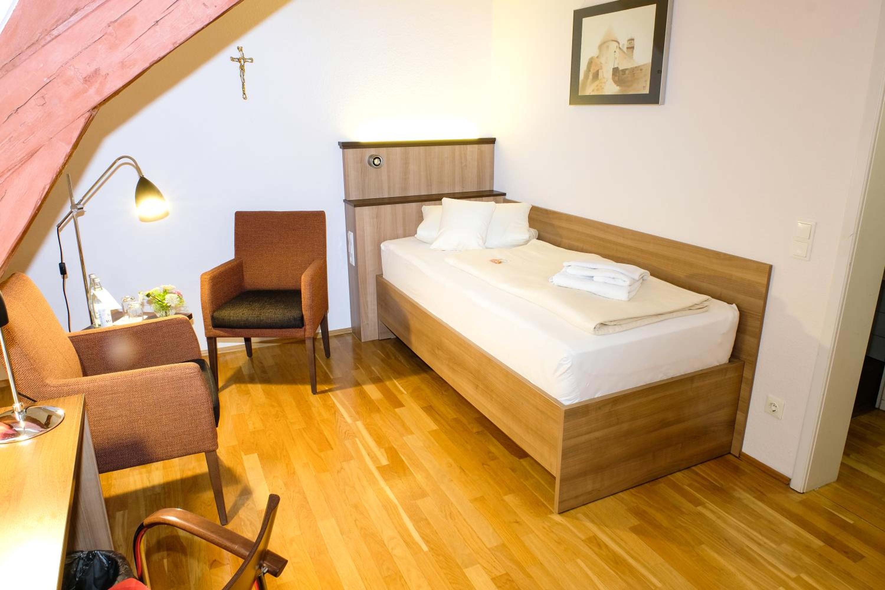 Single Room with Private Bathroom photo 2