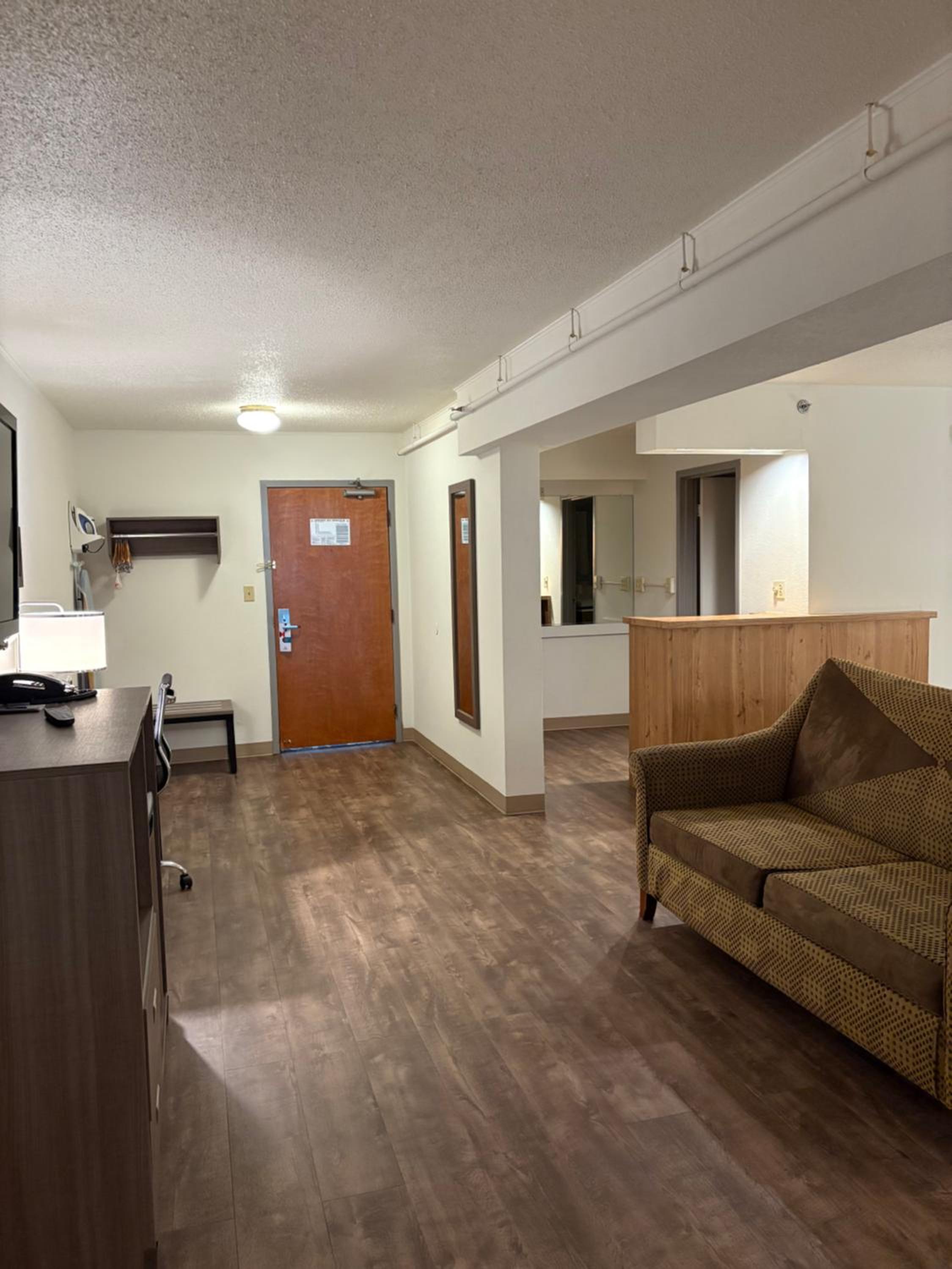 King Suite with Sofa Bed - Non Smoking - Photo 2