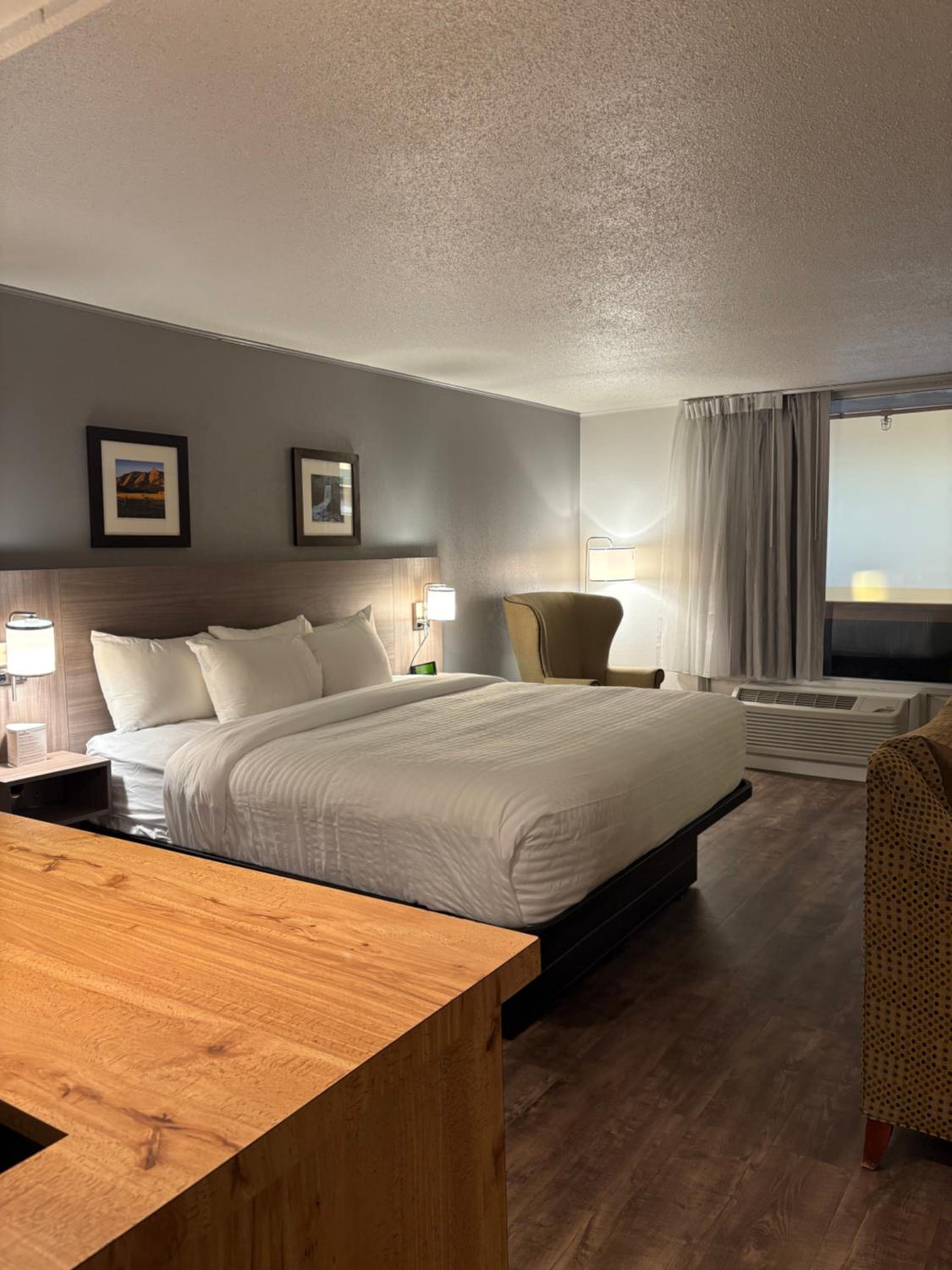 King Suite with Sofa Bed - Non Smoking - Photo 6