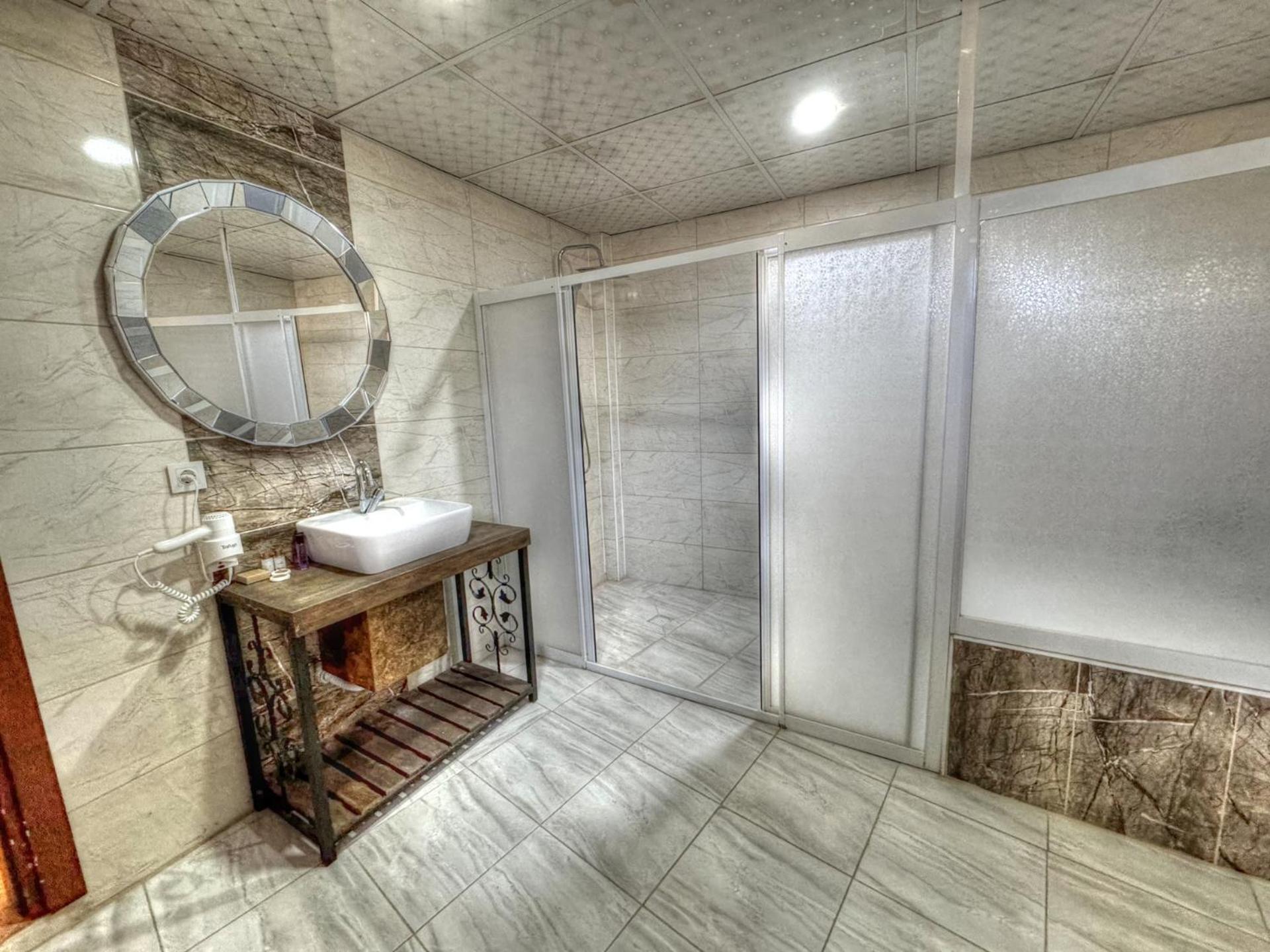 Double Room - Photo 5