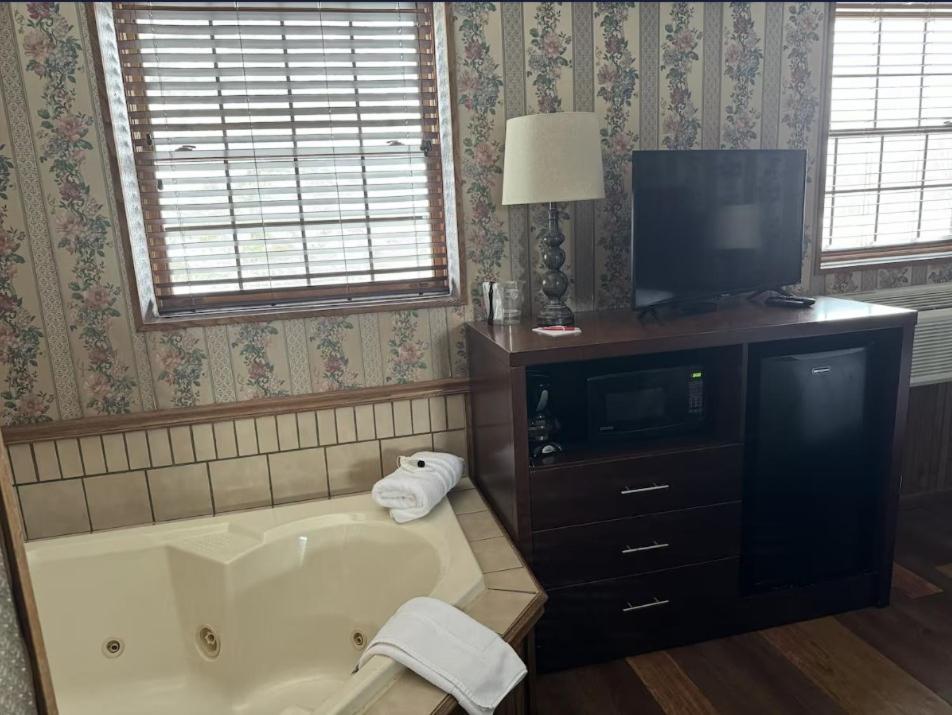 Deluxe King Room - Photo 2