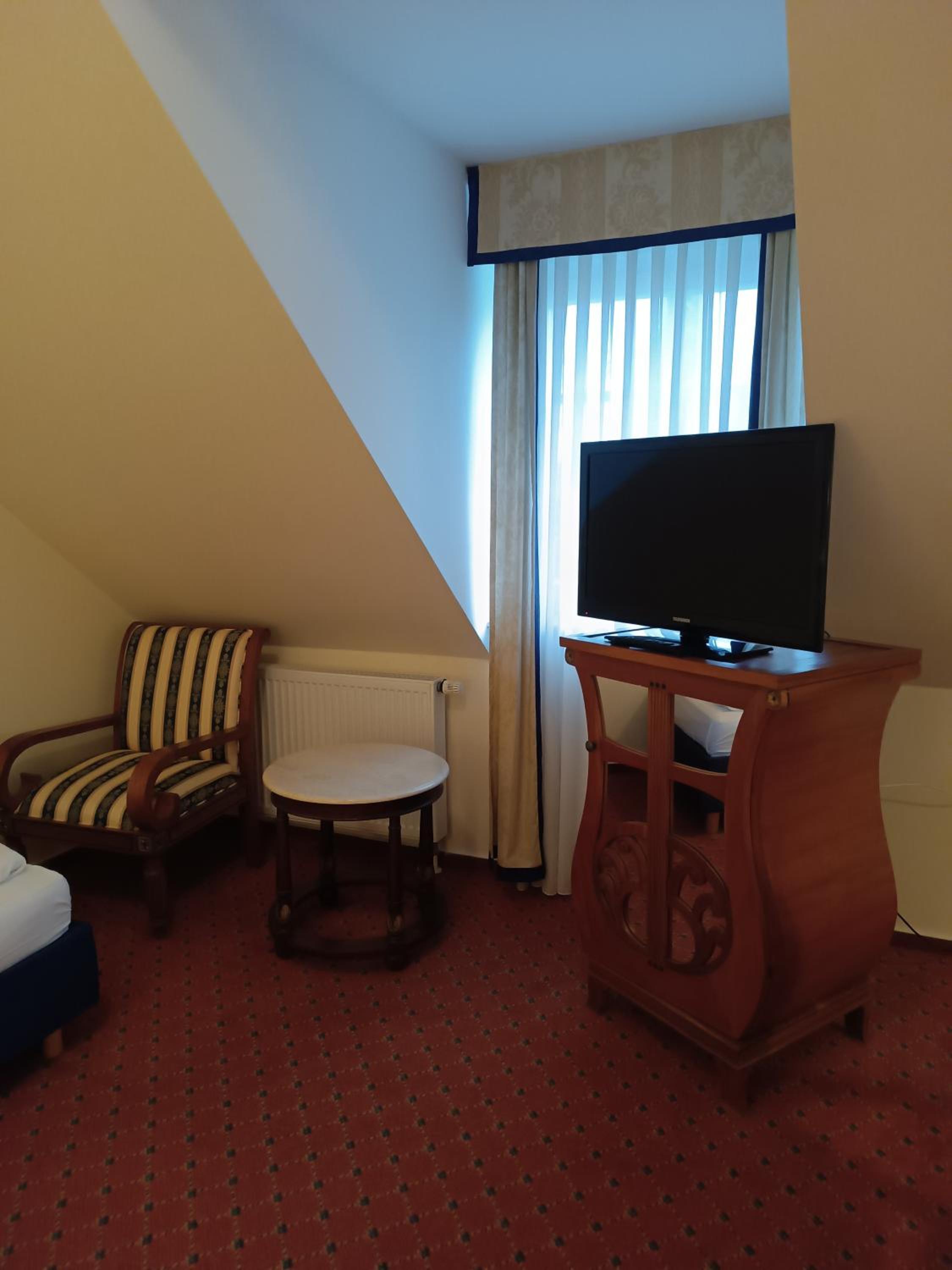 Single Room with Bathroom photo 2
