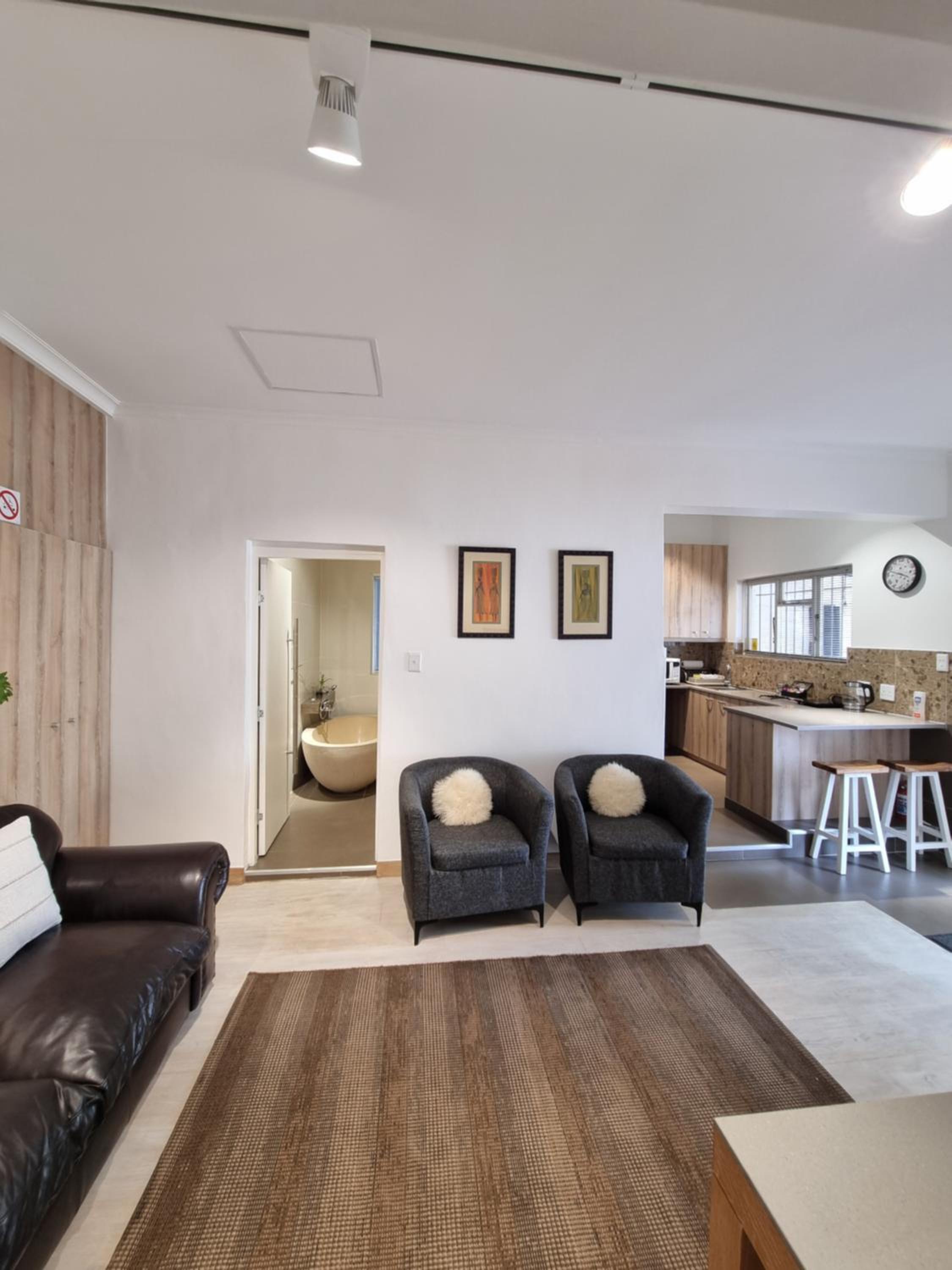 One-Bedroom Apartment - Photo 11