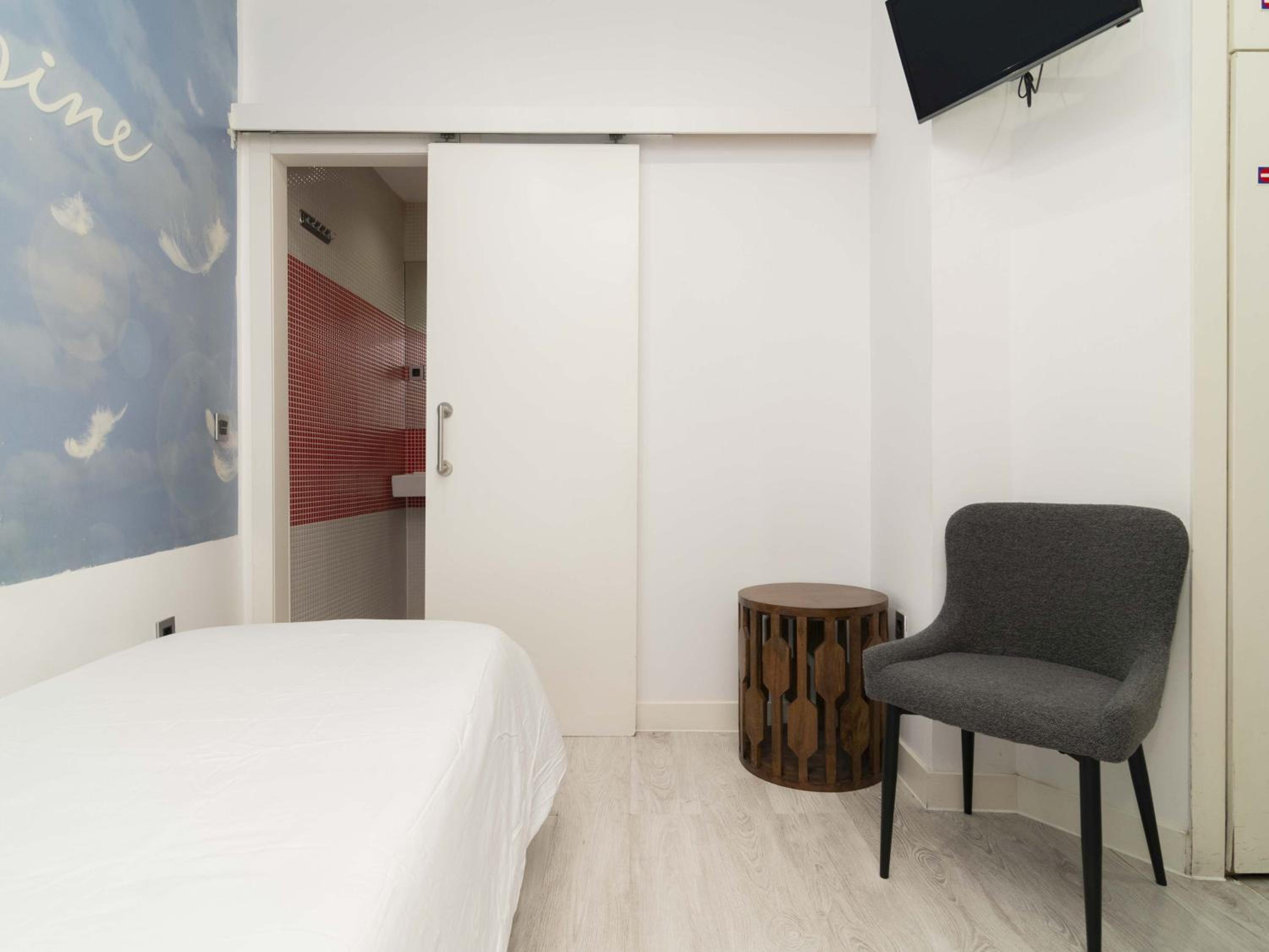 Small Single Room photo 3