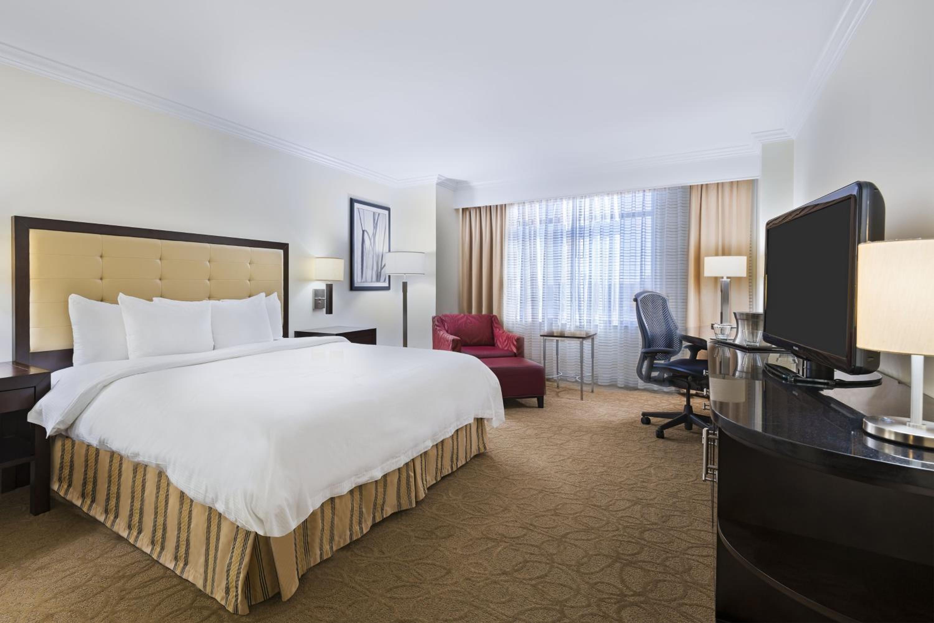 Superior King Room with Sofa Bed - Hearing Access - Photo 4