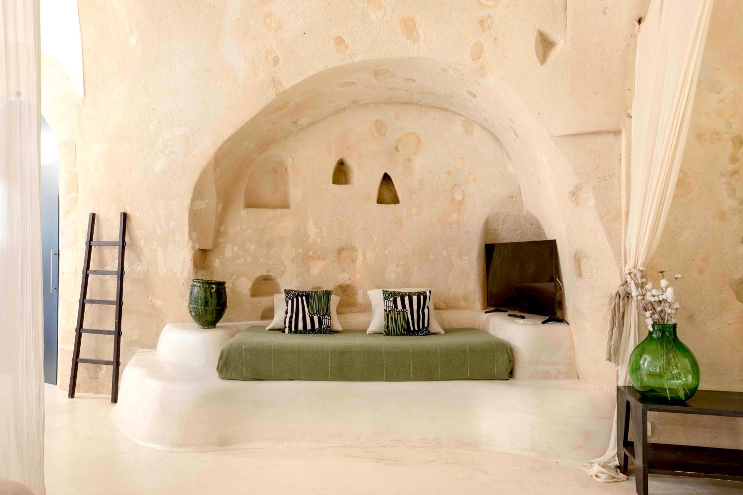 Large Double Room with city view - Cave - Photo 3