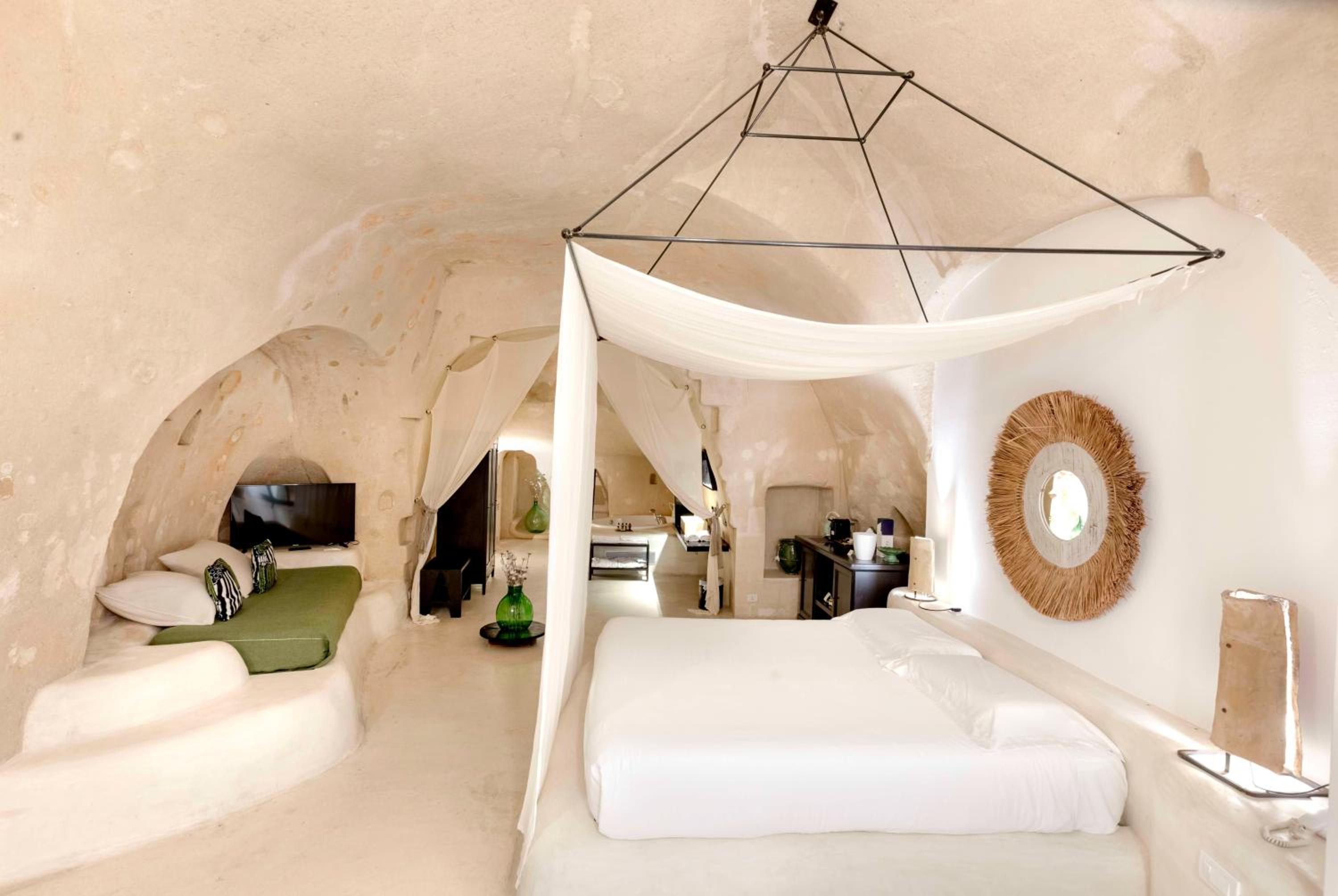 Large Double Room with city view - Cave - Photo 1