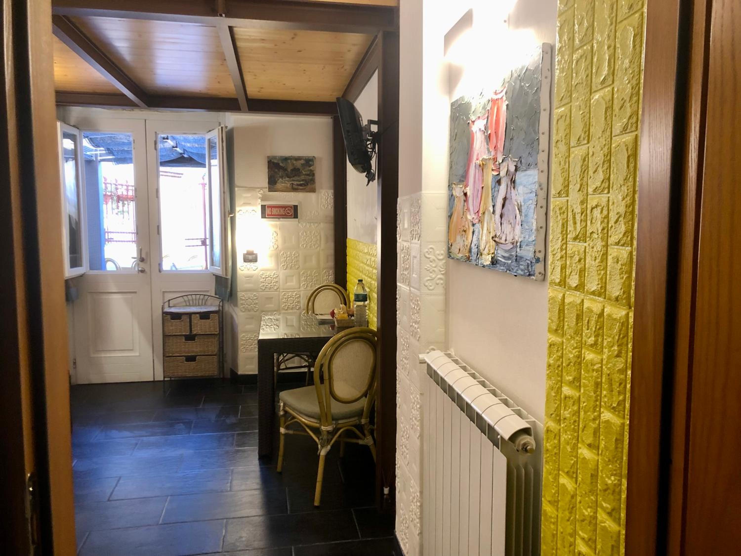 Deluxe Room - Photo 10