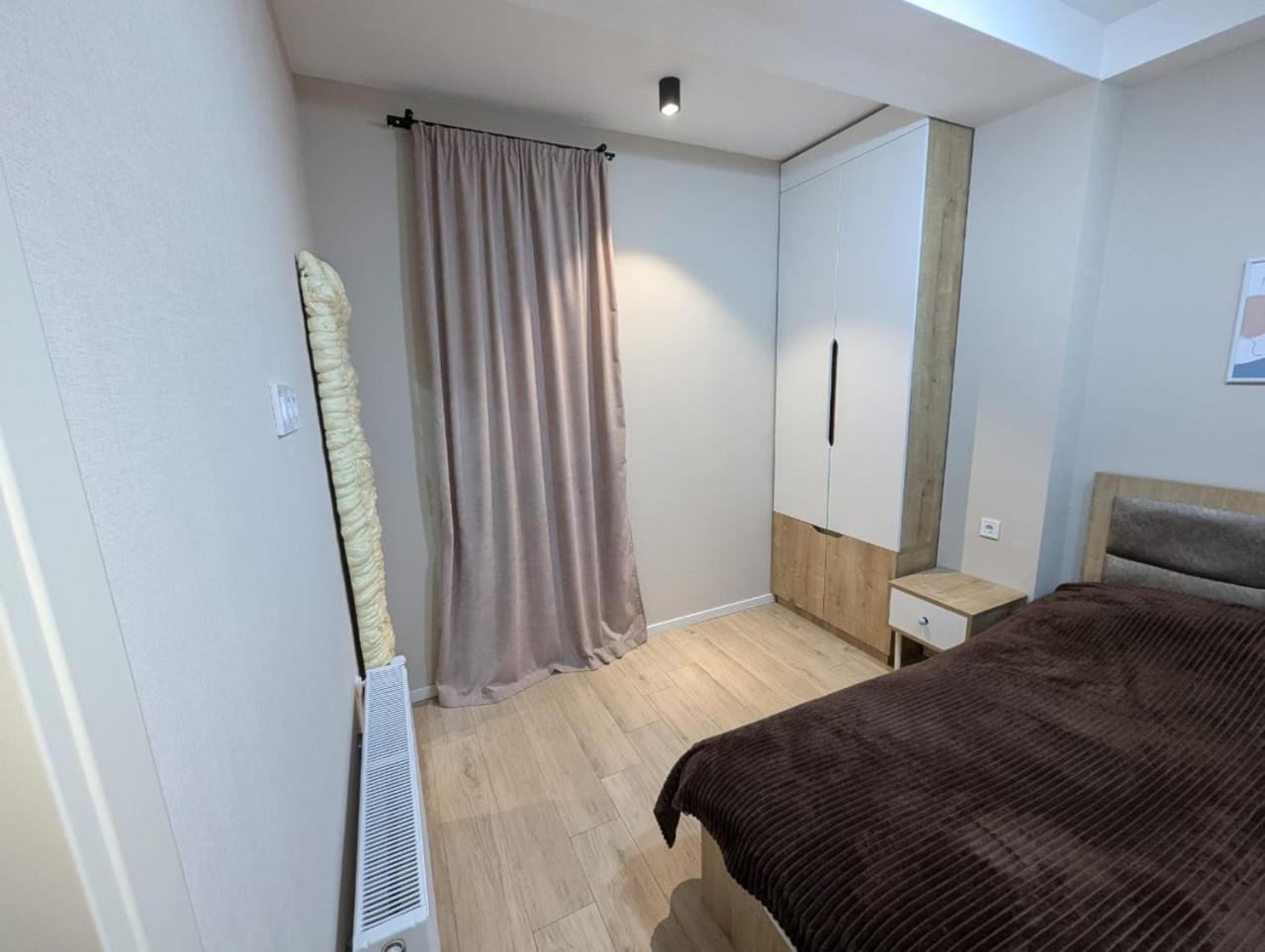 One-Bedroom Apartment With Balcony And Mountain View  