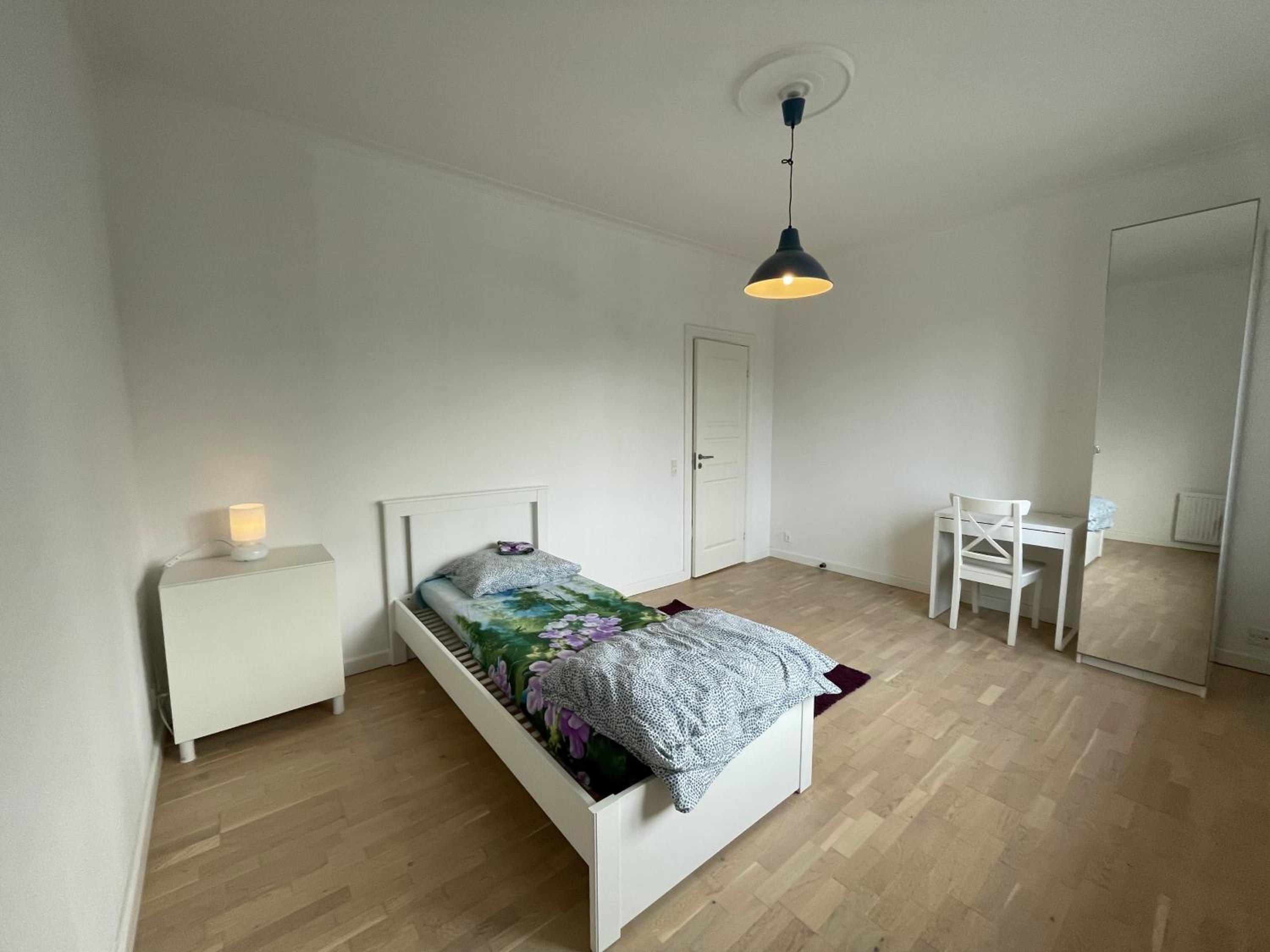 Single Room With Shared Bathroom photo 1