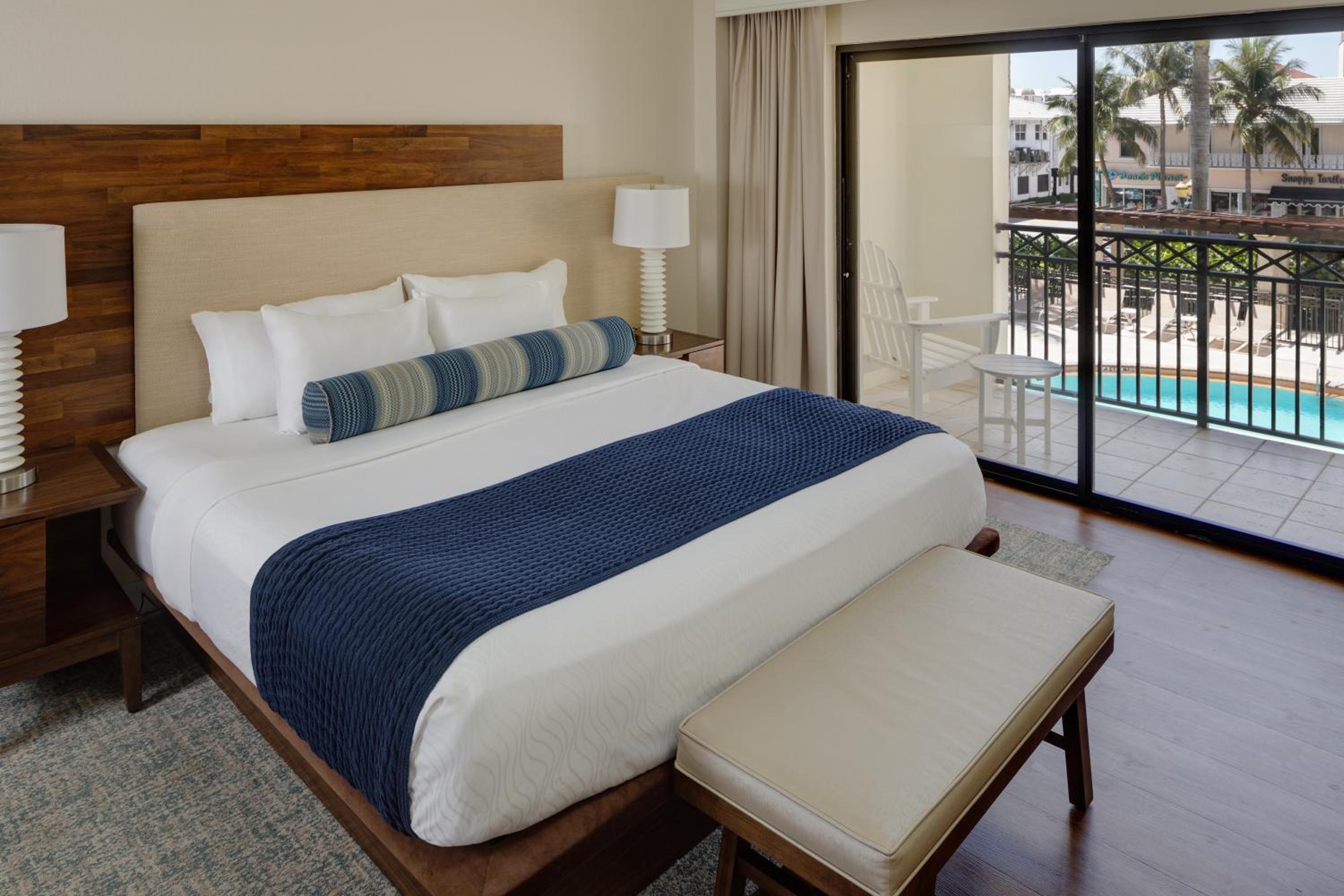 Suíte King de um Quarto com Acesso para Mobilidade - Vista para a Piscina