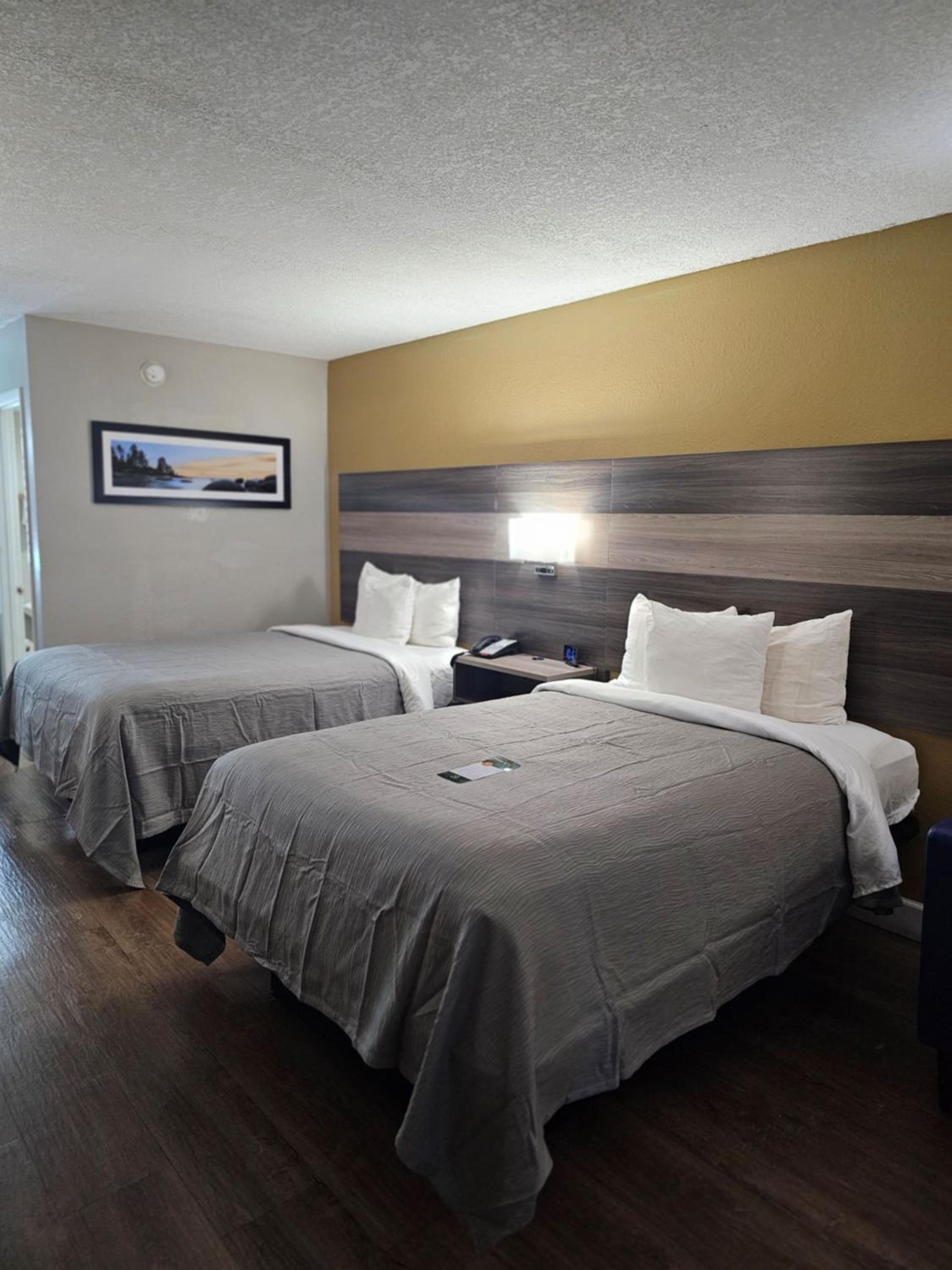 Double Room with Two Double Beds - Smoking - Photo 1