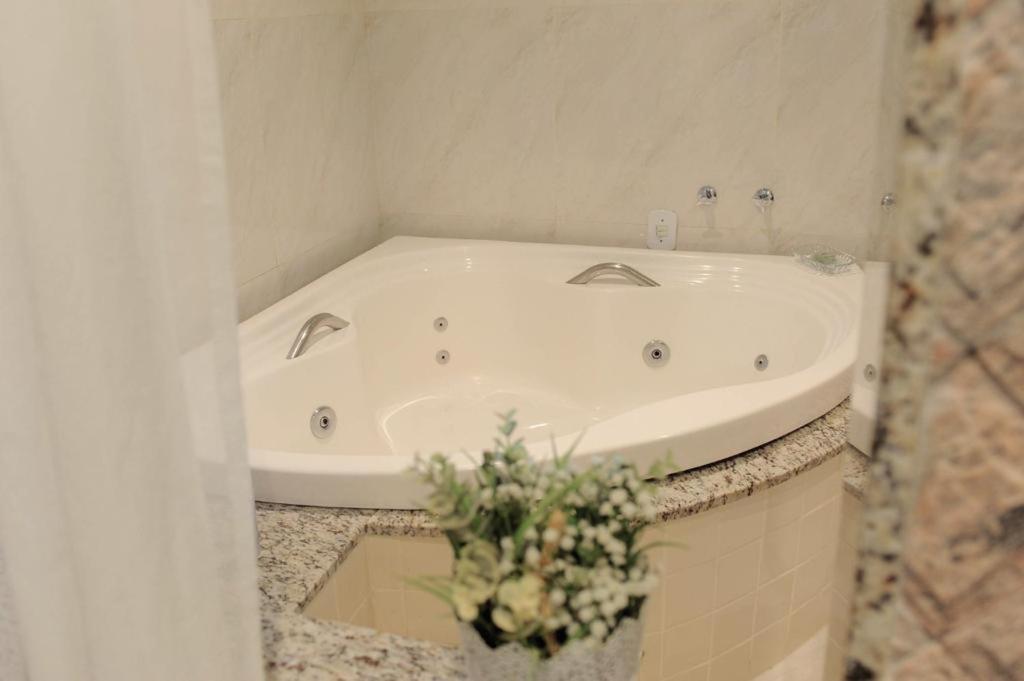 Suite with Spa Bath photo 3