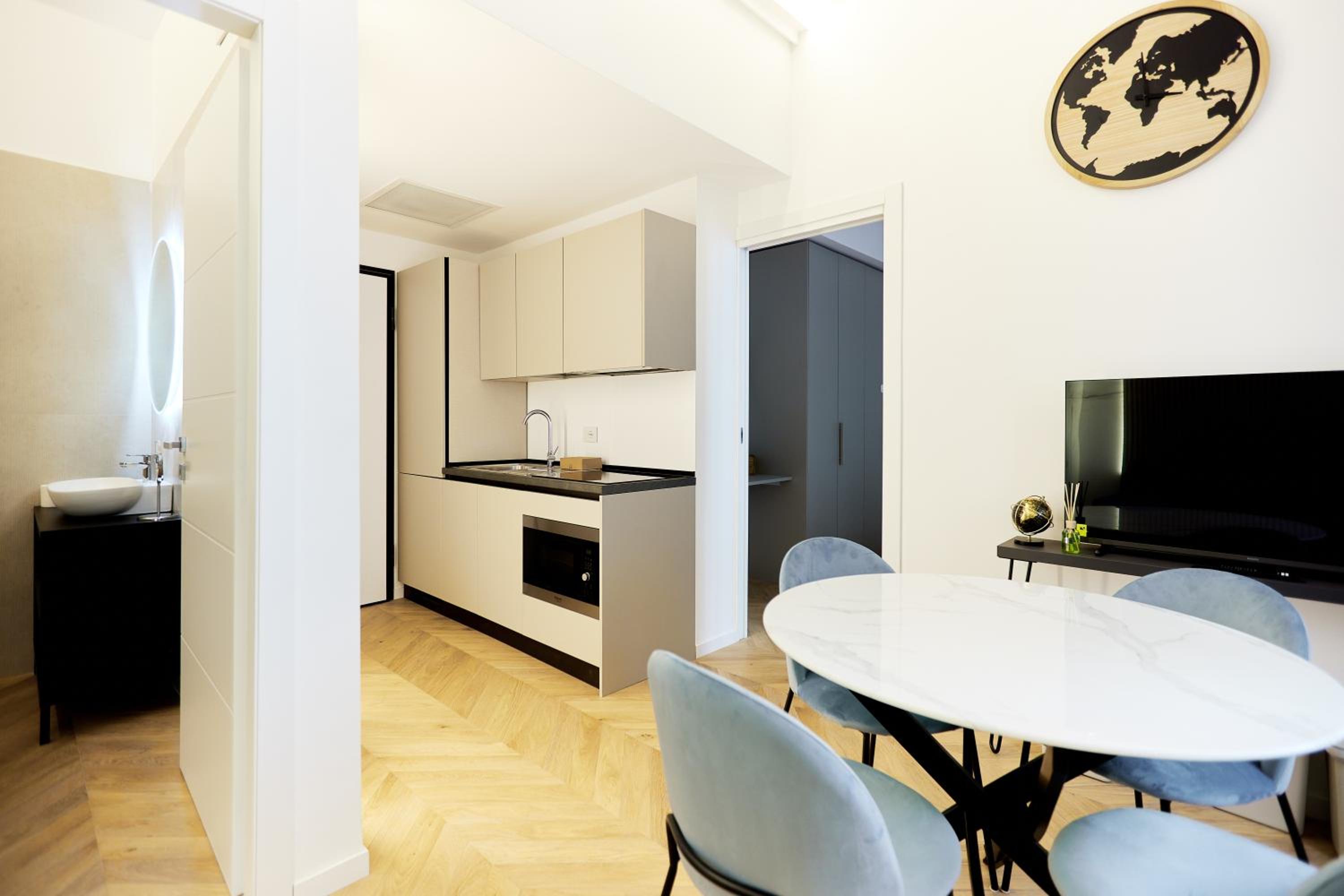 Superior Apartment With City View