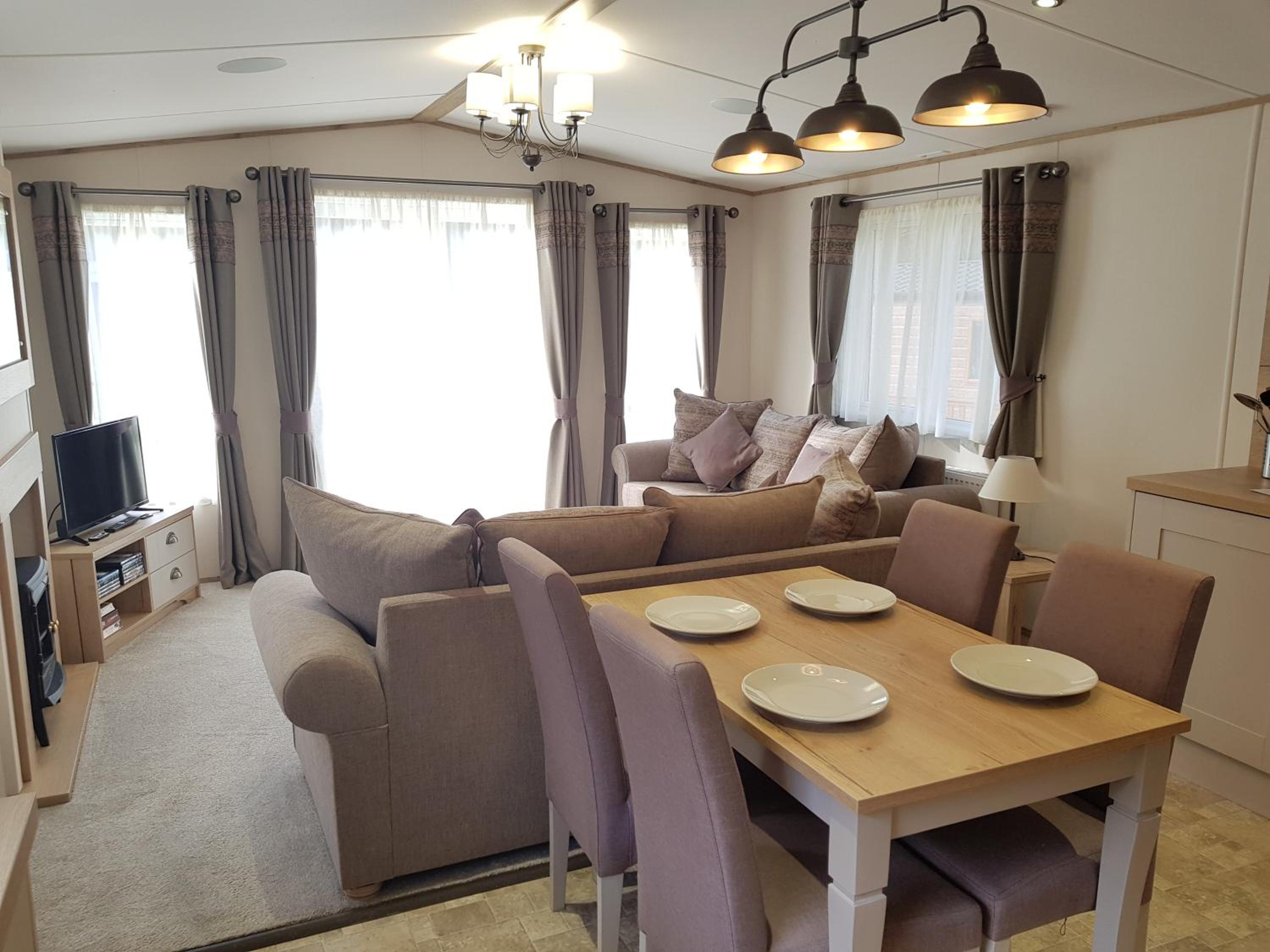 2 Bedroom Platinum Plus Caravan Lodge photo 3