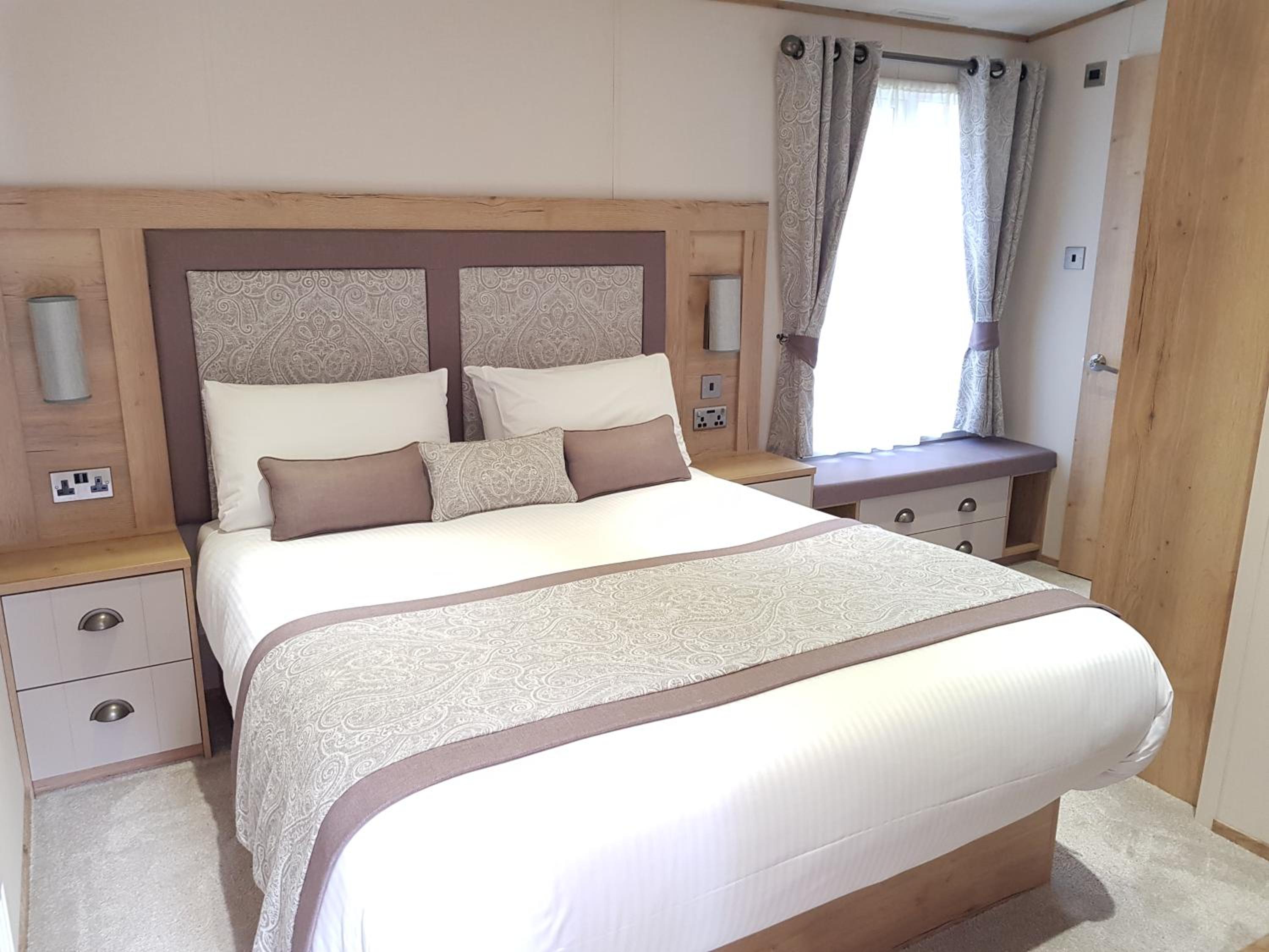 2 Bedroom Platinum Plus Caravan Lodge photo 2