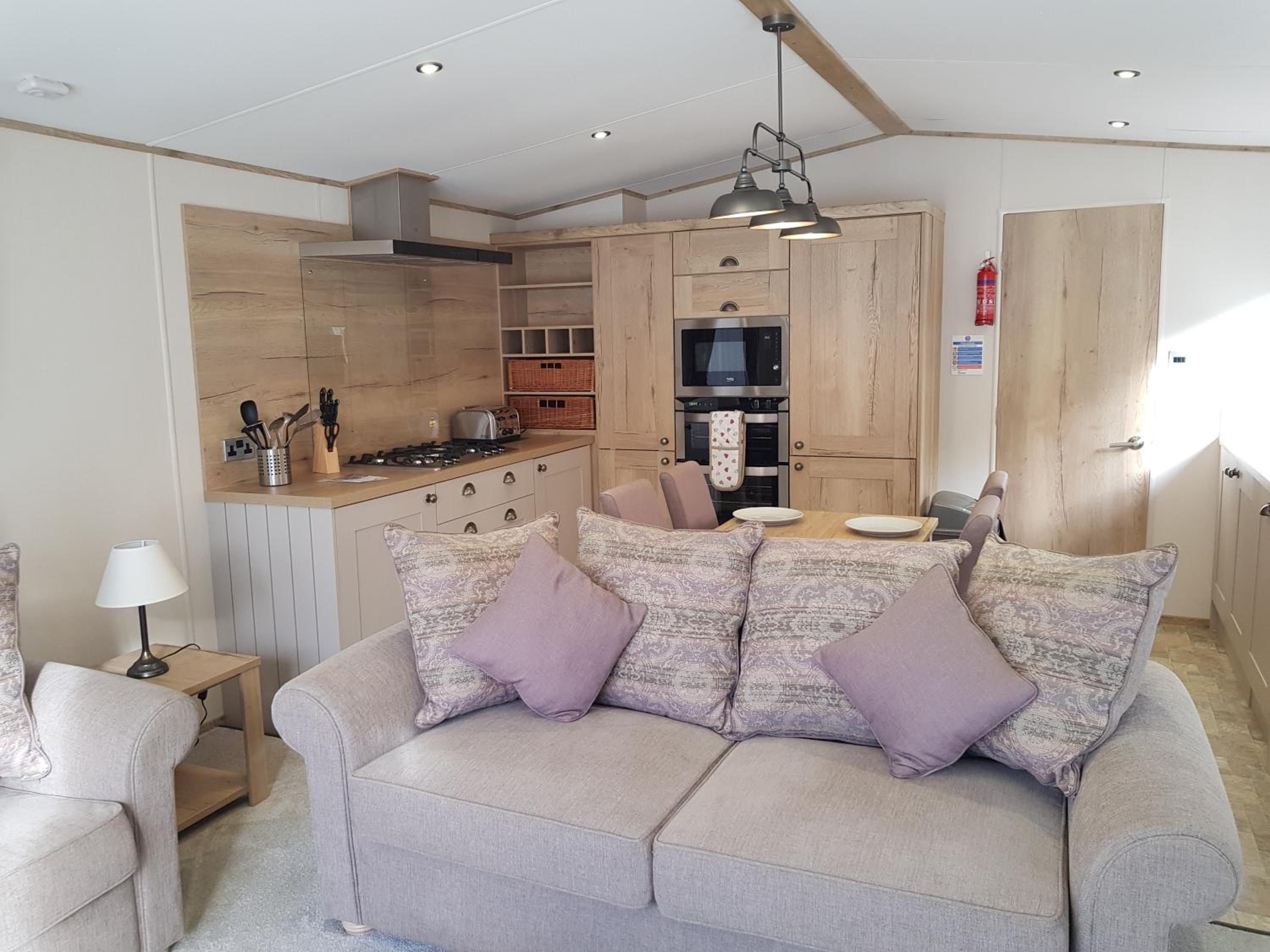 2 Bedroom Platinum Plus Caravan Lodge photo 2