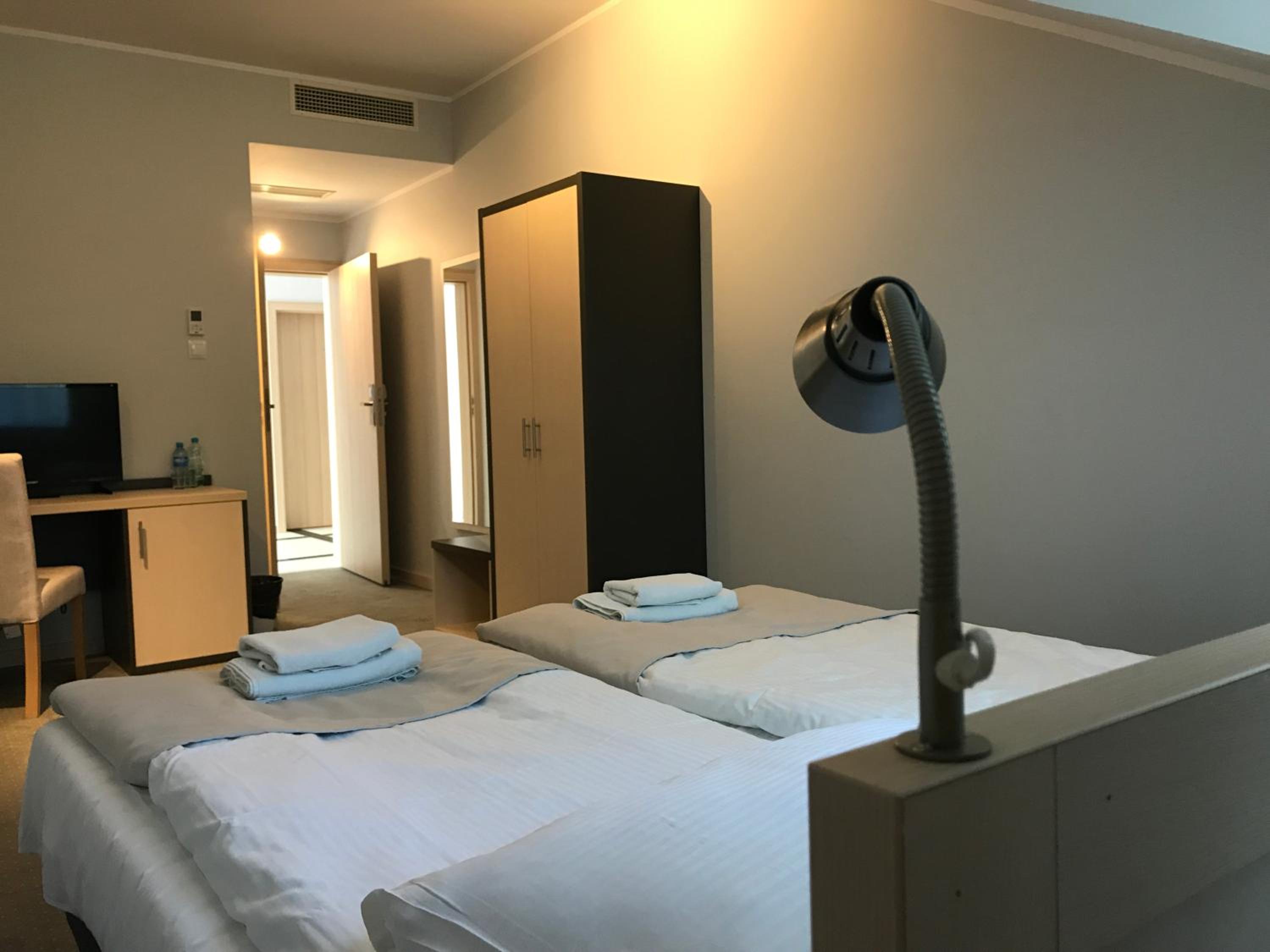 Standard Double or Twin Room - Photo 14