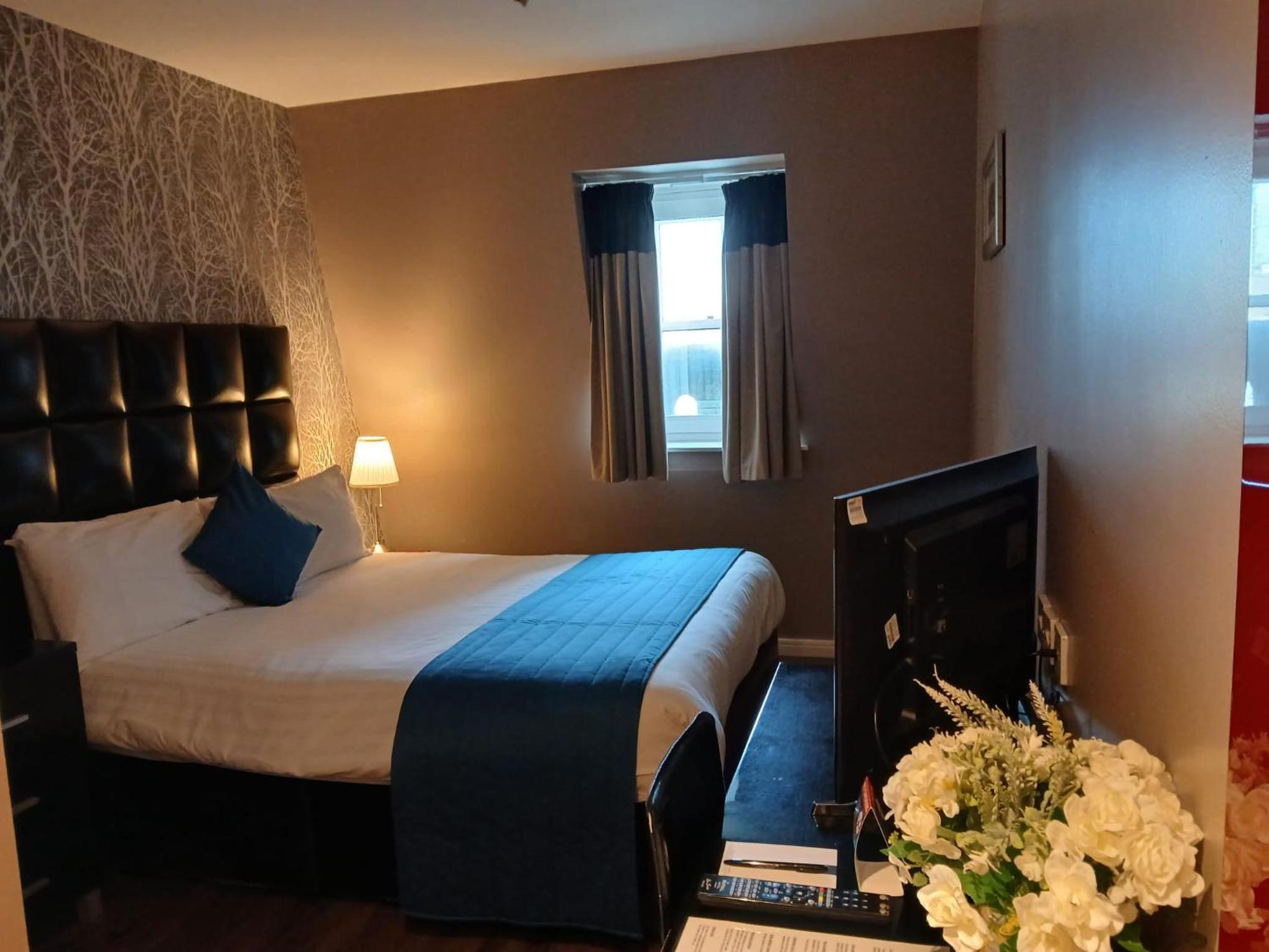 Budget Double Room photo 3