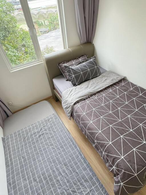 Three-Bedroom Apartment With Balcony photo 2