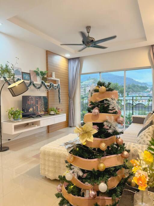 Three-Bedroom Apartment With Balcony photo 3