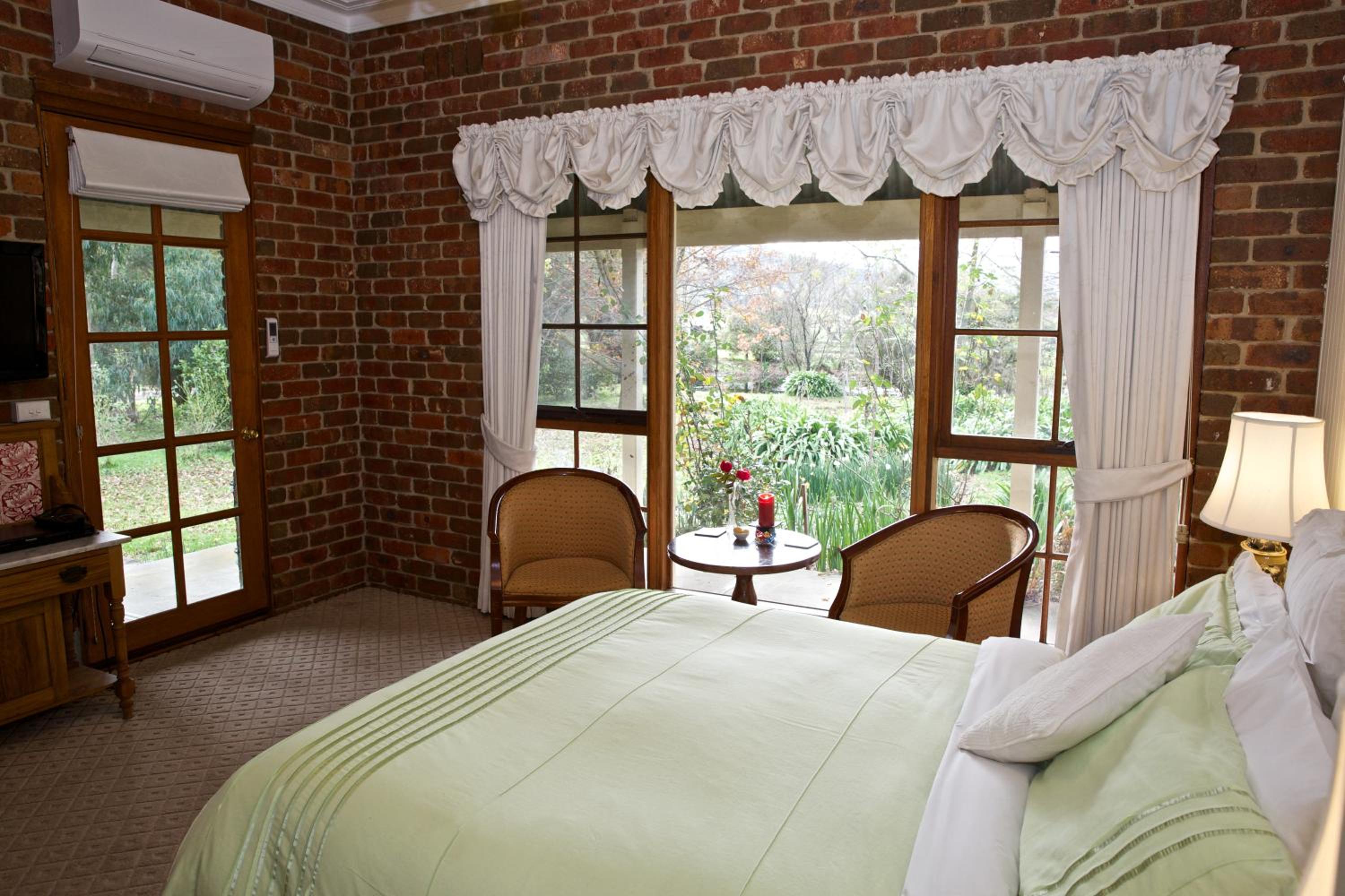 Queen Suite with Spa Bath