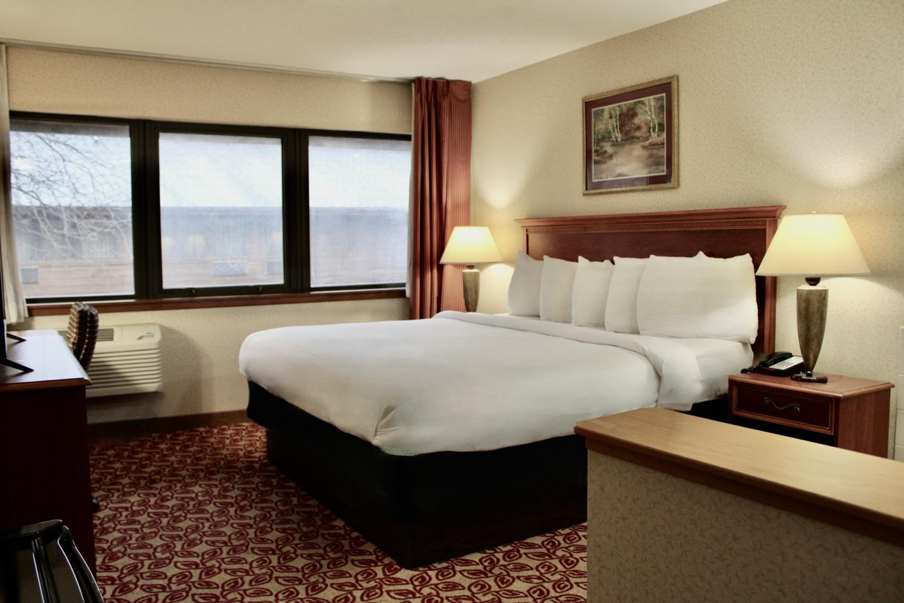 King Suite with Spa Bath - Photo 1