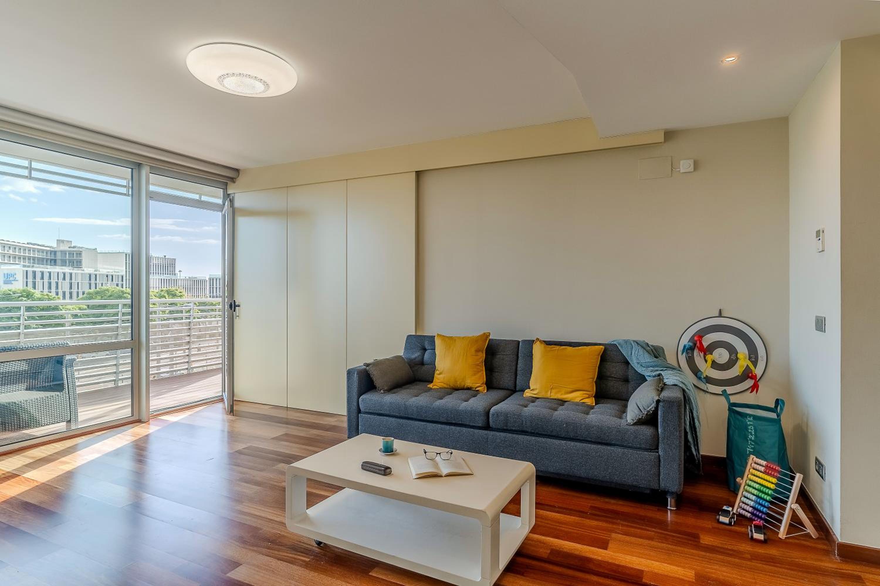 Apartamento de dos habitaciones con balcón