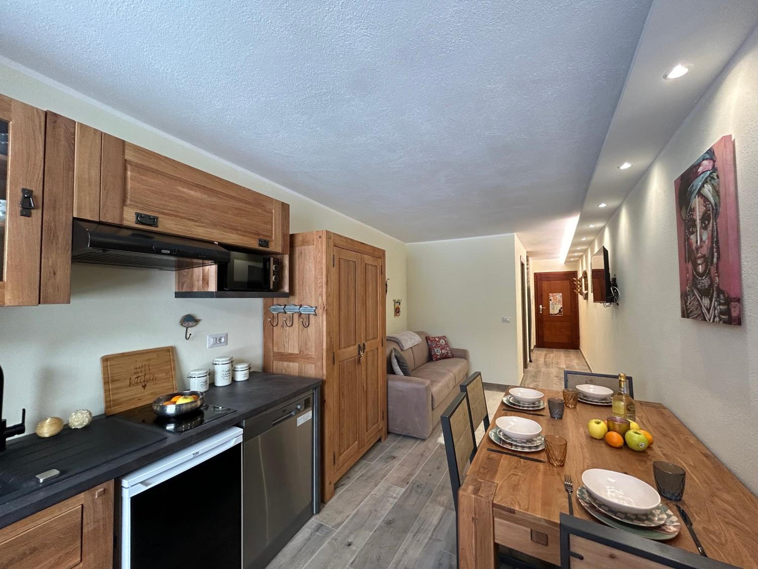 One-Bedroom Apartment with Balcony and Mountain View  - Appartamento n.93 photo 3
