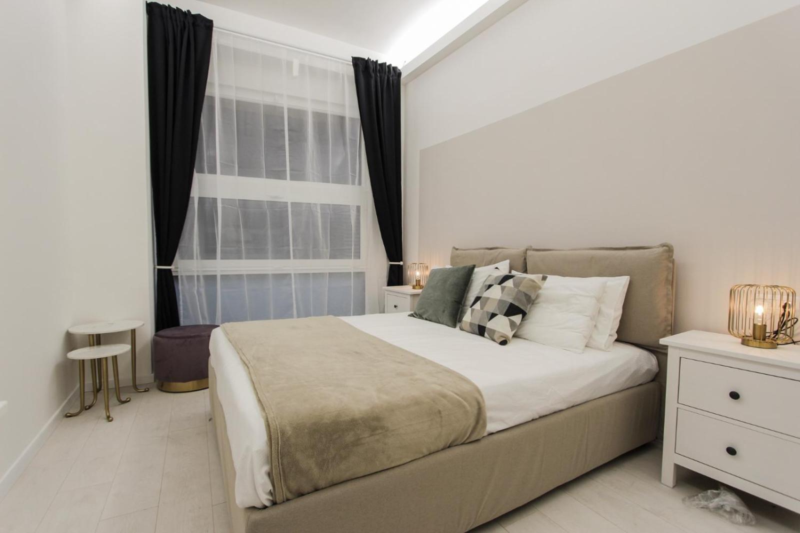 Deluxe One-Bedroom Apartment with City View