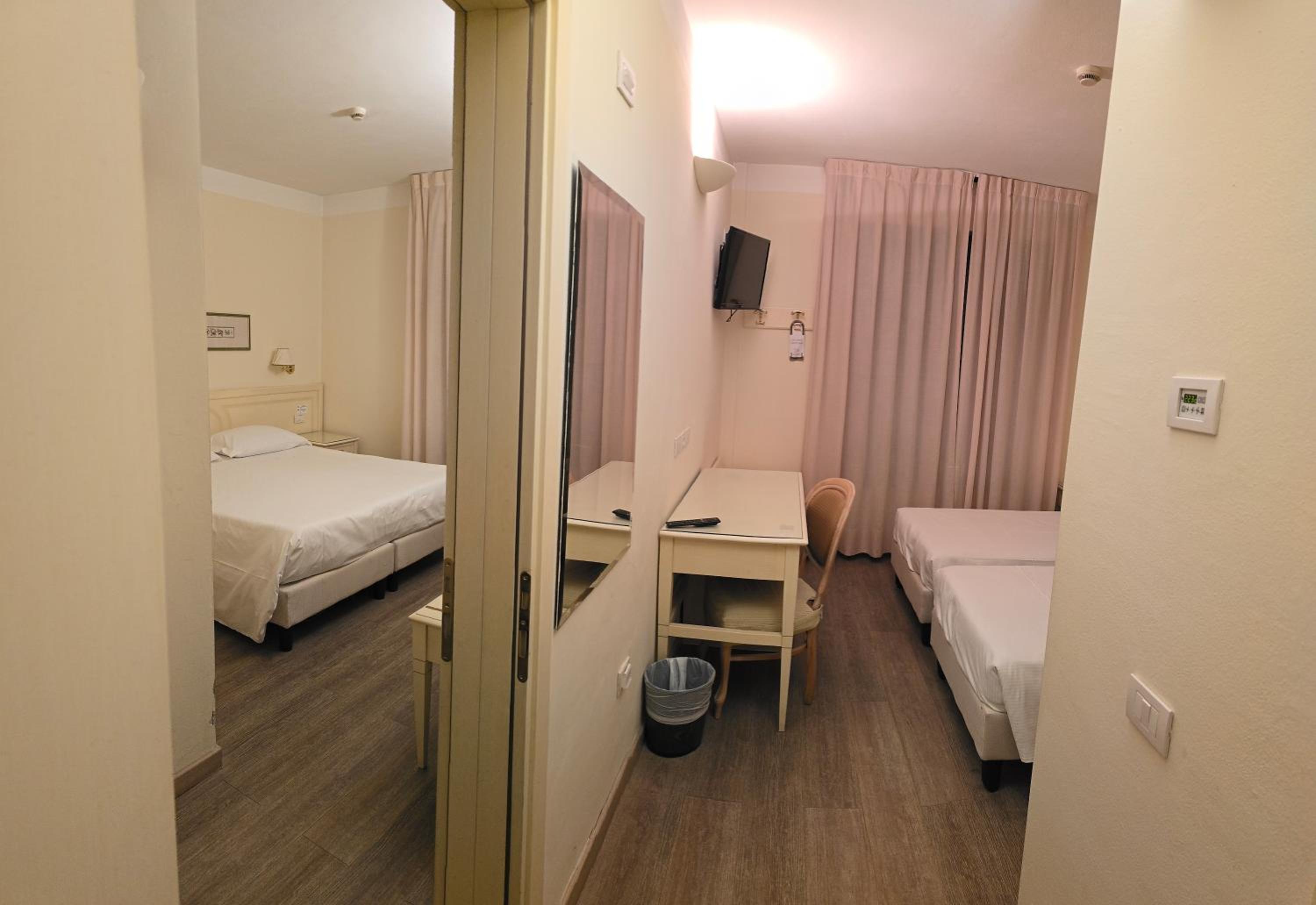 Family Room (2 Adults + 2 Children)