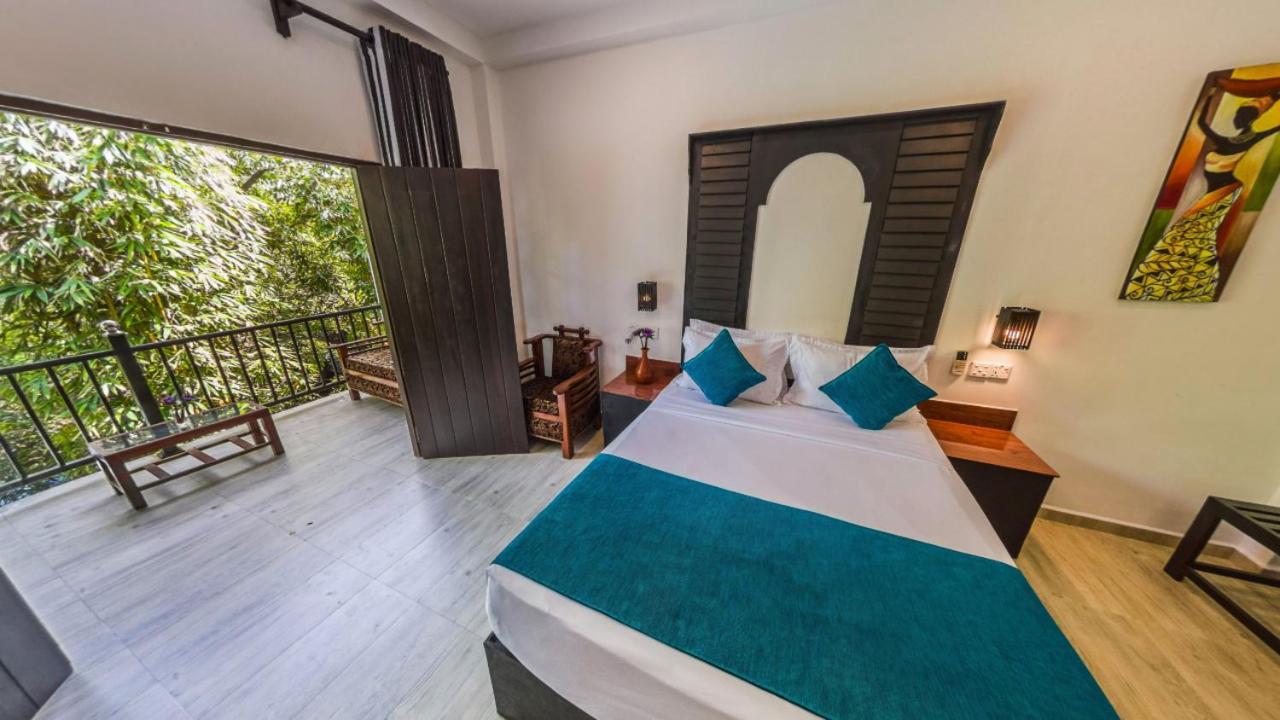 Deluxe Double Room with Balcony photo 2