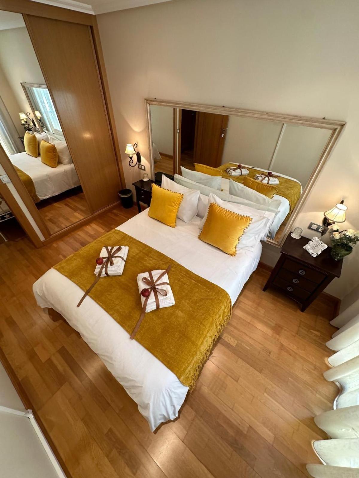 Double Room with Shared Bathroom photo 2