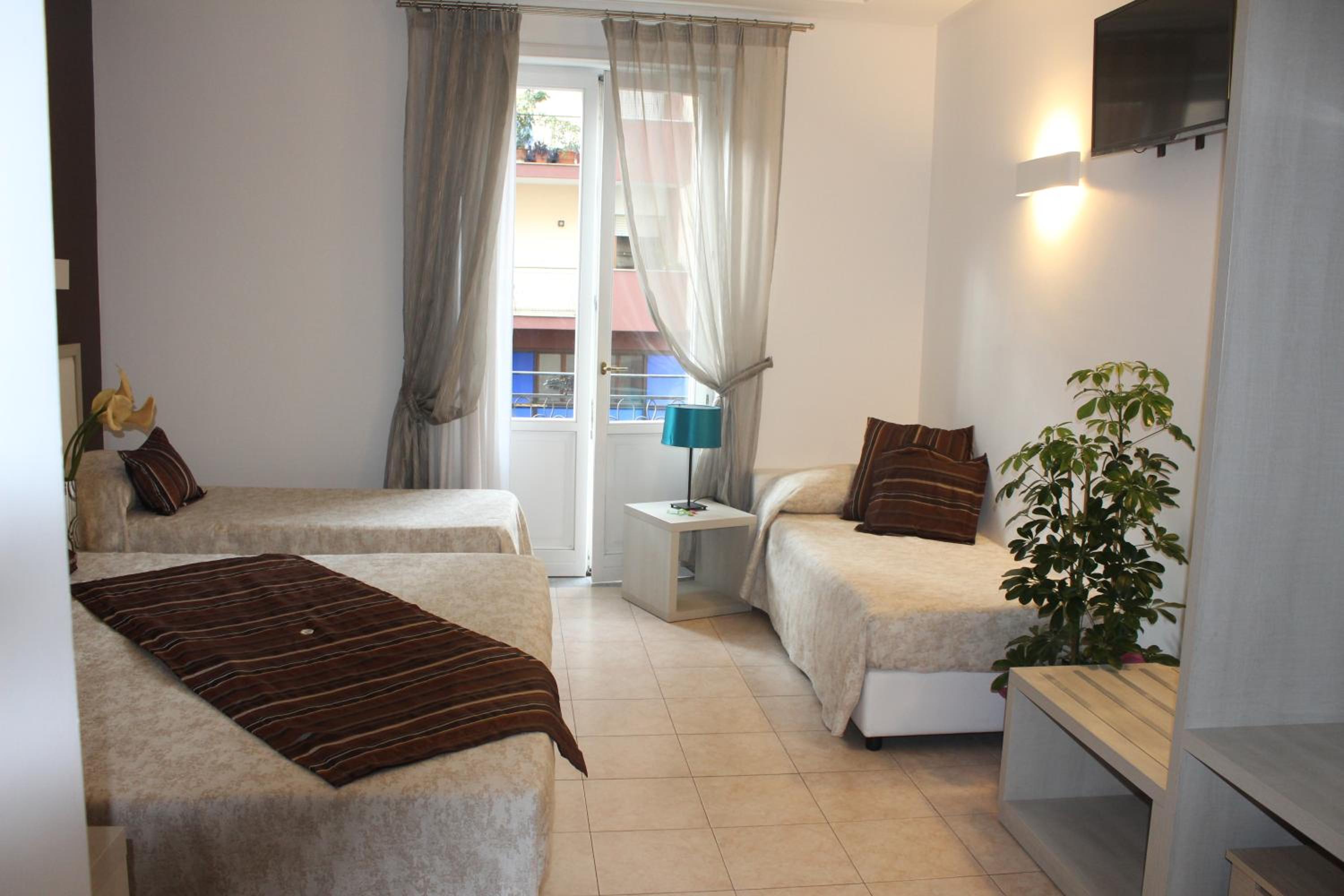 Quadruple Room with Balcony thumbnail 6